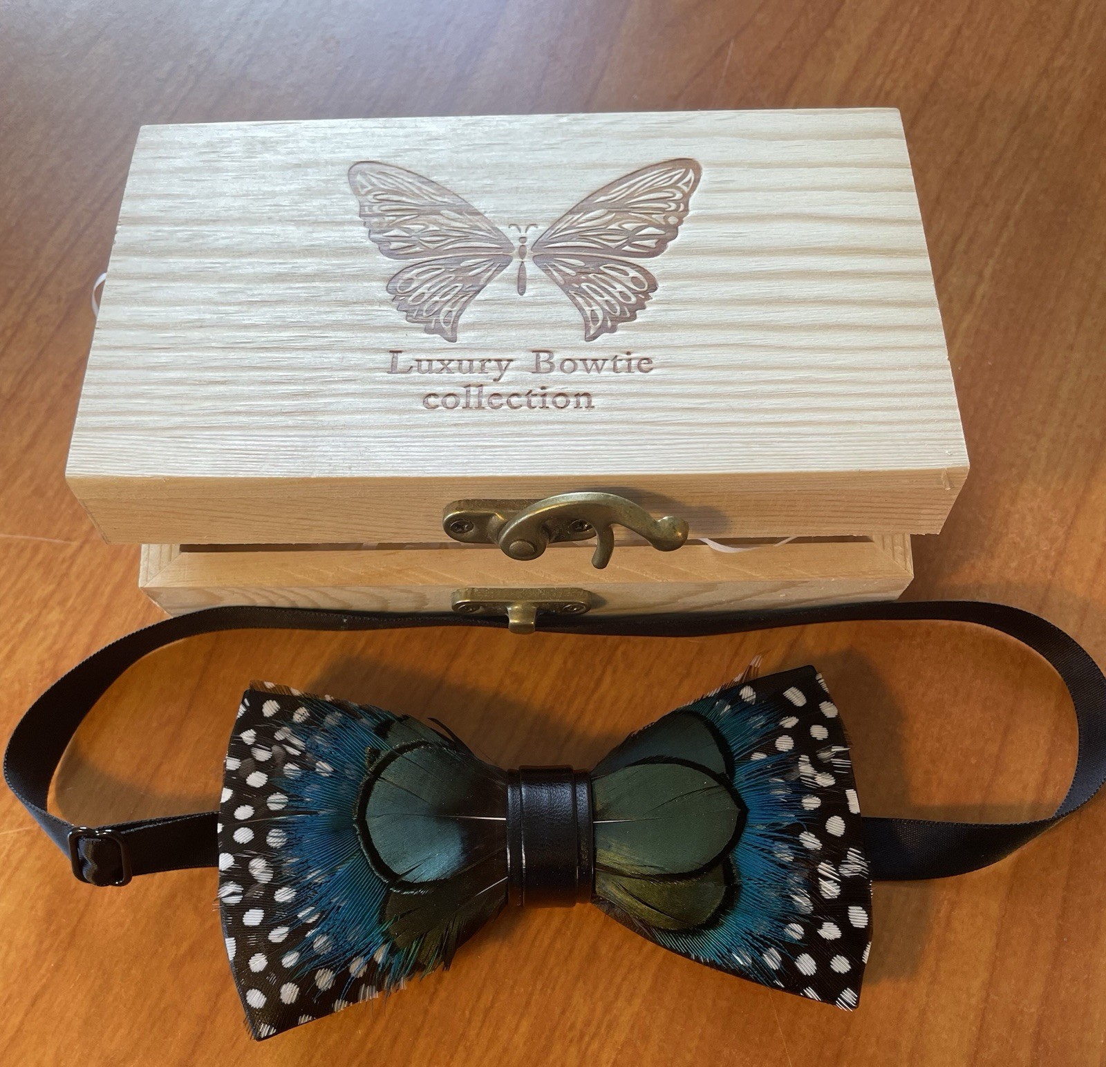 Handcrafted Bow Tie made of unique Feather Pattern New in Box
