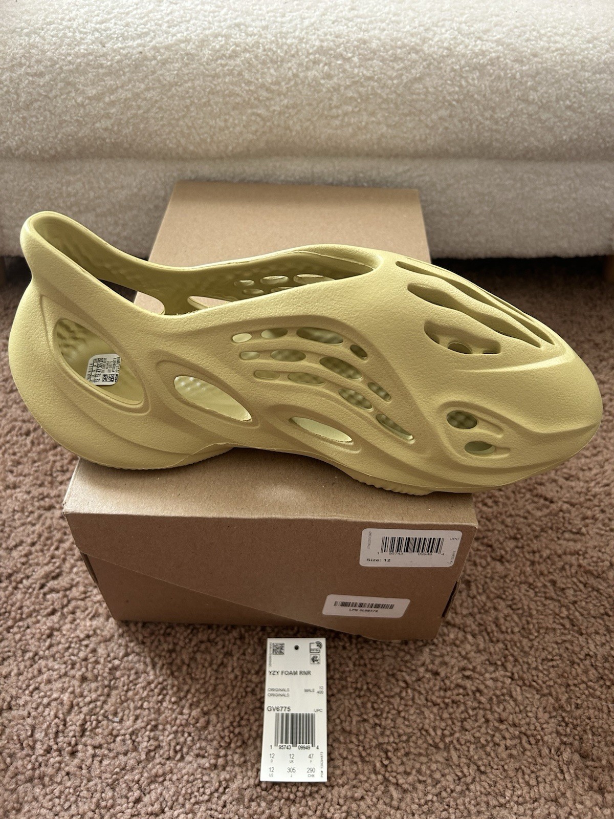 Yeezy Foam RNNRS Sulfur Men’s Size 12, Brand New