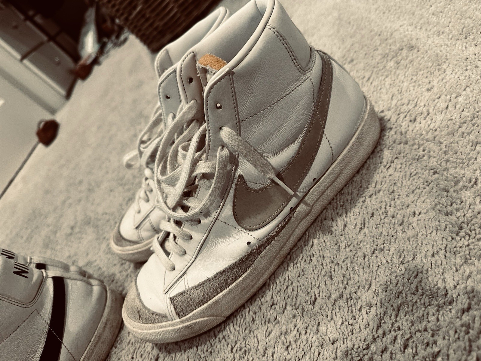 Nike Blazer Mid Men’s Mid Top Sneakers White Gray Black Lace-Up Athletic