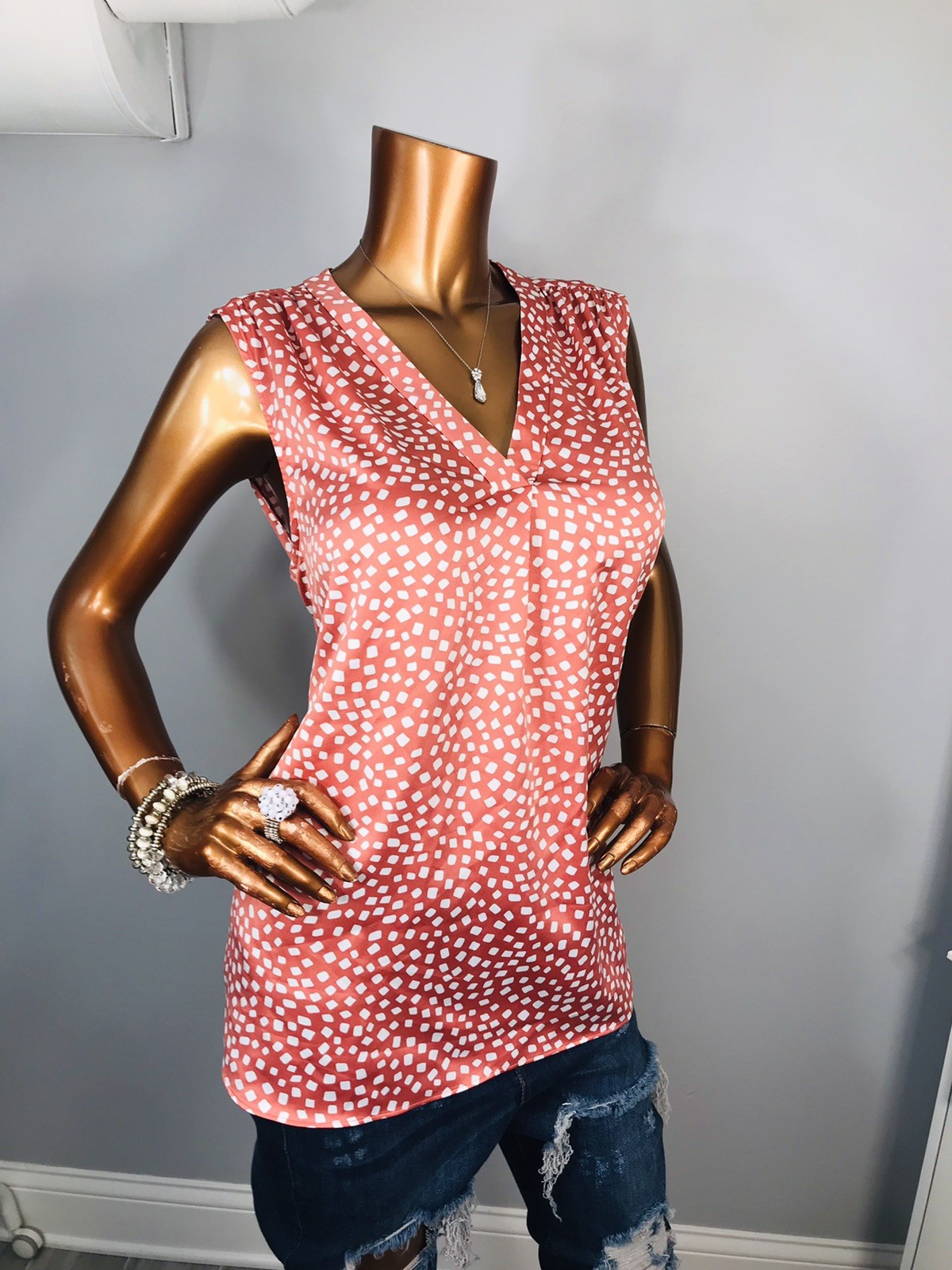 Alfani XL Top Stretch Low Cut Sleeveless Satin Lite Wgt Blouse Dusty Rose White