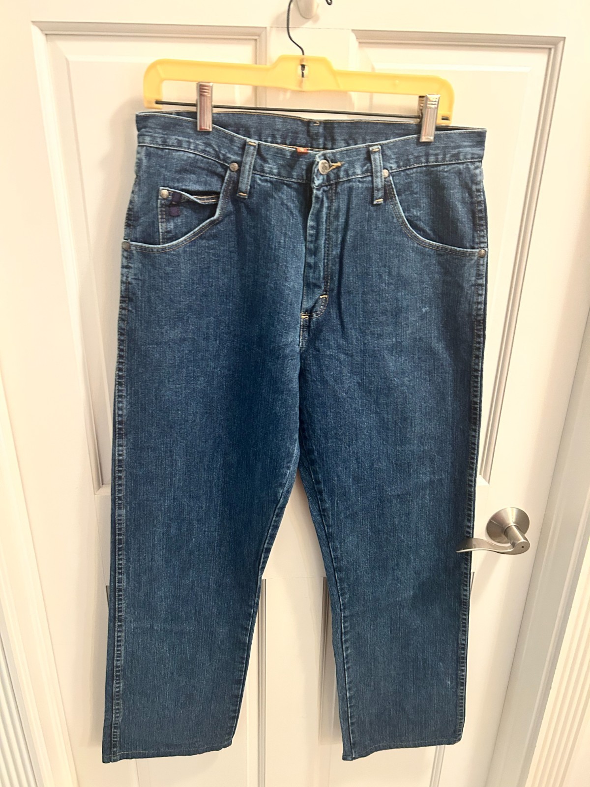 Men’s Wrangler Jeans Medium Wash 32×32 Relaxed Fit