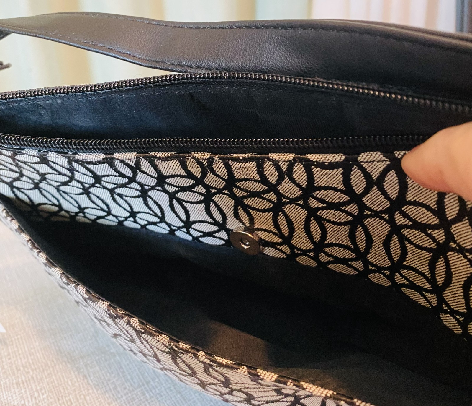 NWT Time and Tru Women’s Black & Gray Crossbody Handbag