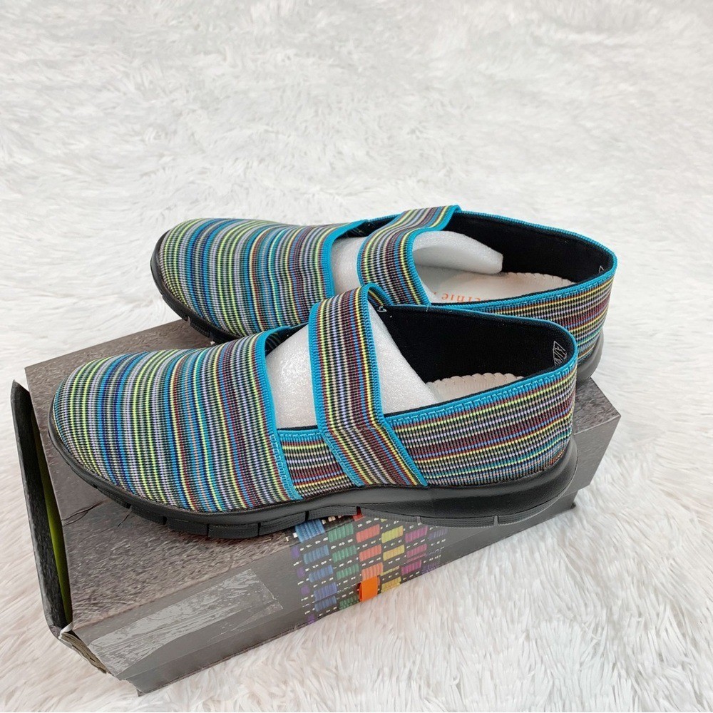 Bernie Mev women 38 Turquoise & Green Stripe Strappy Slip-On Shoe light weight