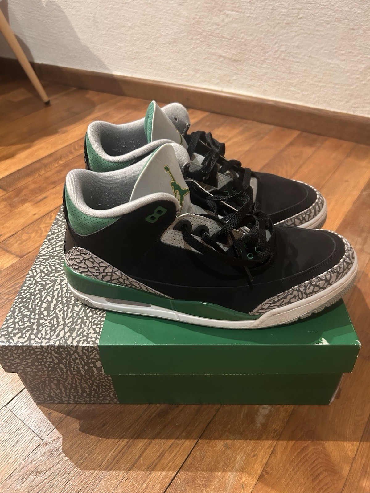 Air Jordan 3 Retro Men’s Size 10 Pine Green, CT8532-030