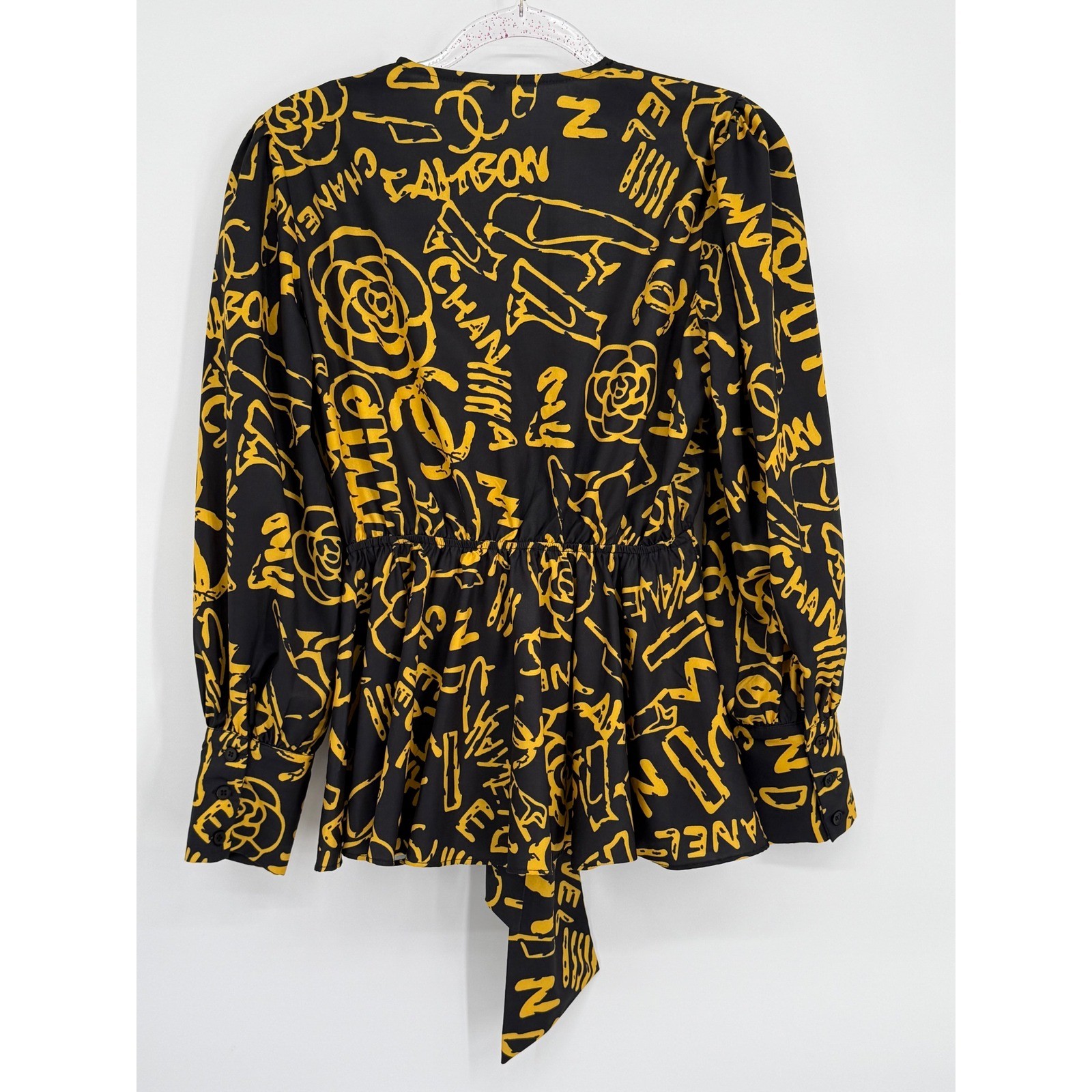 Low Cut Graffiti Black Yellow Long Sleeve Blouse w Front Tie Elastic Waist Sz M