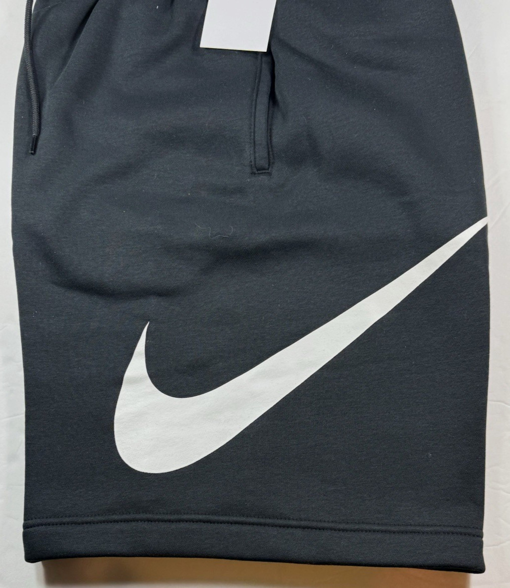 Nike Essential Men’s Club Graphic Fleece Knee Shorts / Black #FN3906-010 / NWT