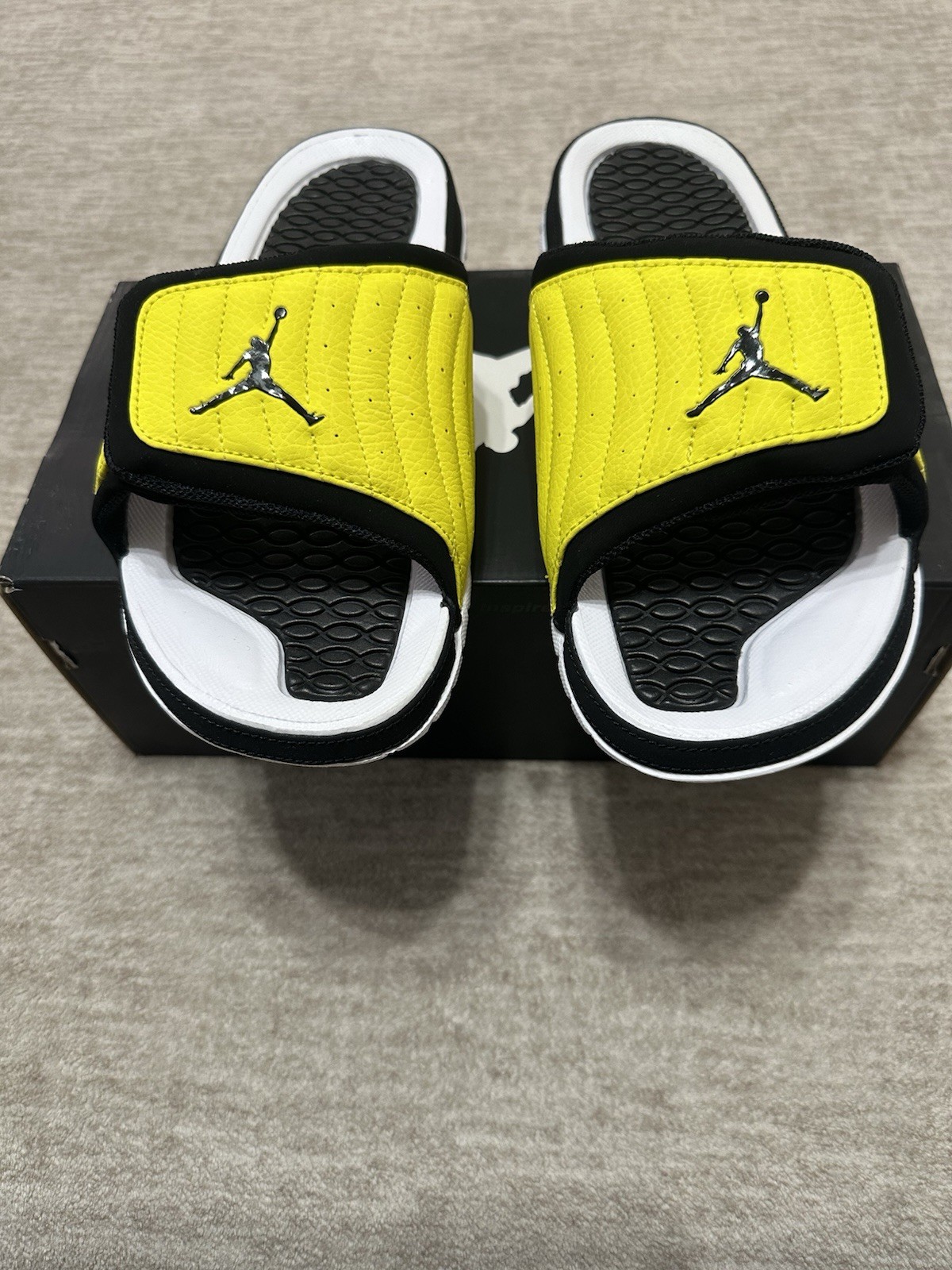 2014 JORDAN HYDRO XIV RETRO BLACK/VIBRANT YELLOW – NWB NEVER WORN SZ 10
