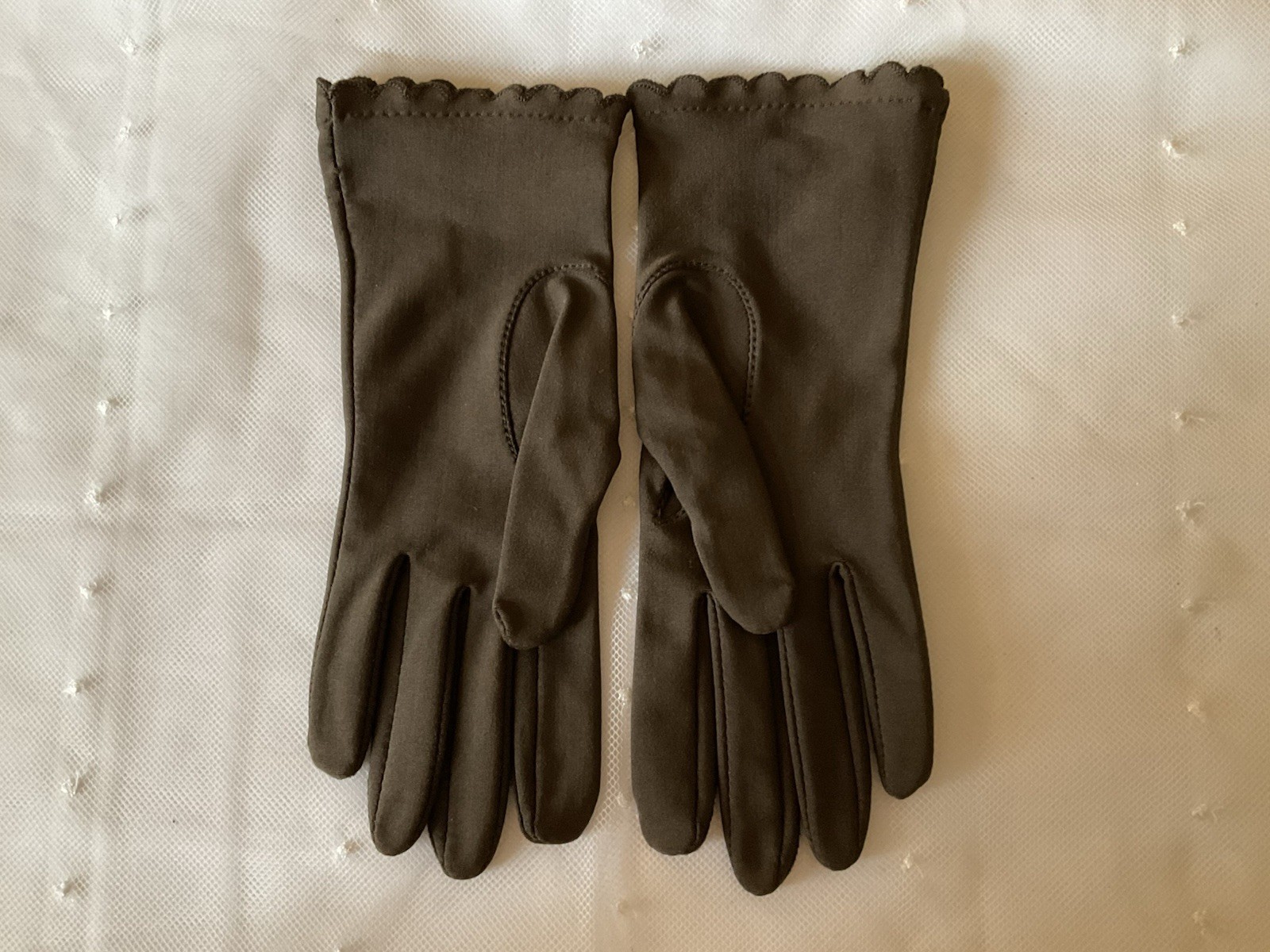 Isotoner Womens Driving Gloves by Aris 1 Size Brown 81% Antron Nylon 19% Spandex
