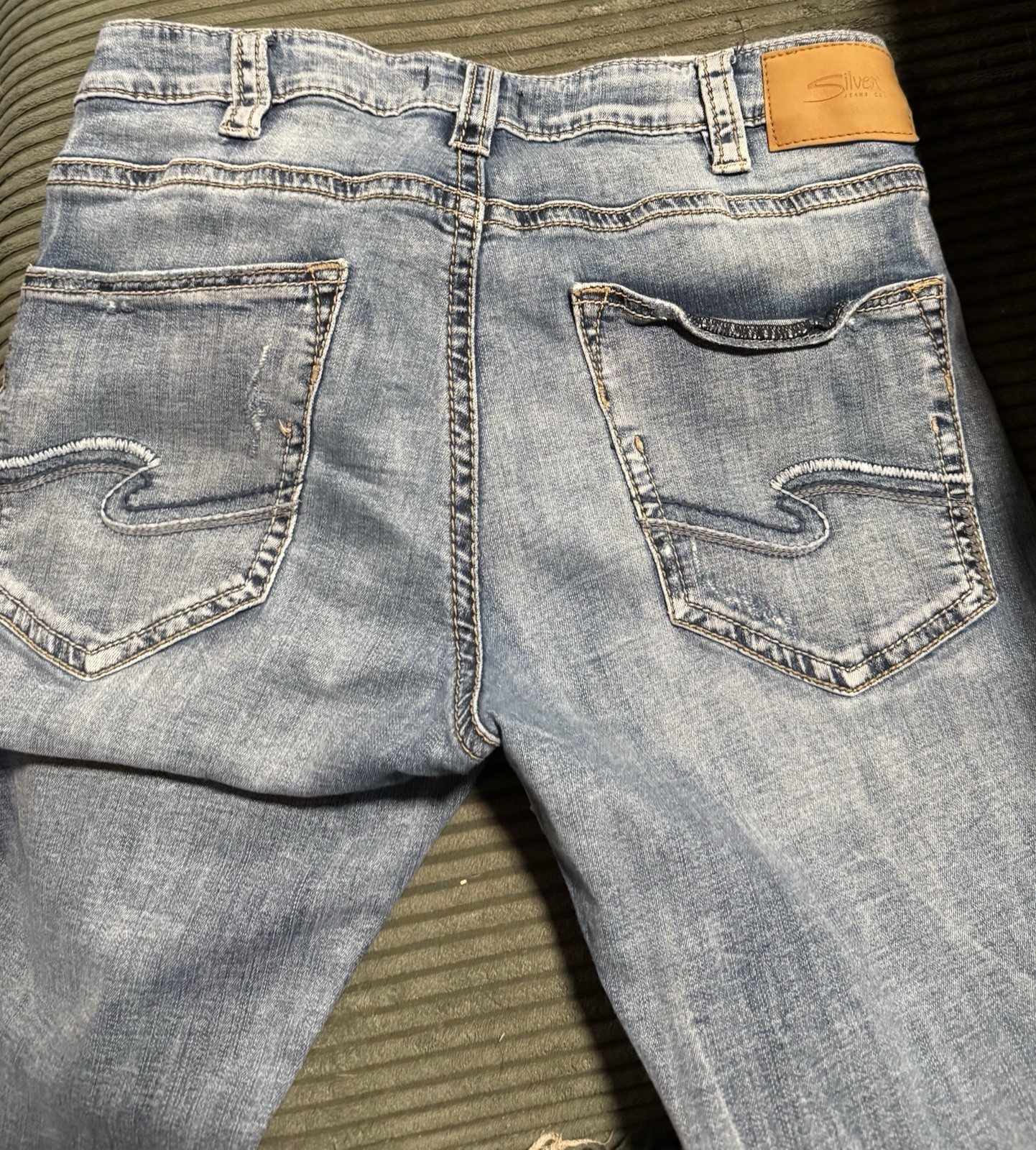 Men’s Silver Brand Jeans (Hardly Worn) Beautiful Distressed Look. 36×34 🔥🔥🔥