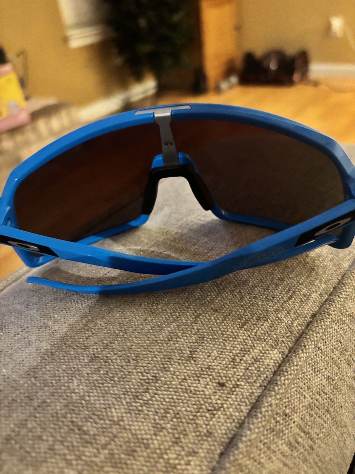 Oakley OO9406 Men’s Sunglasses