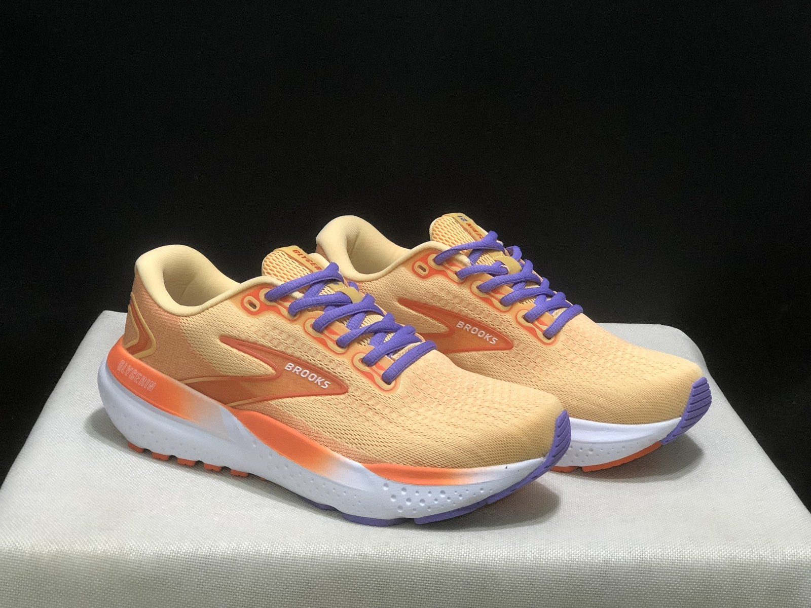 Brooks Men’s Glycerin GTS 21 Shoe Lightweight Comfort Trainer Sneaker