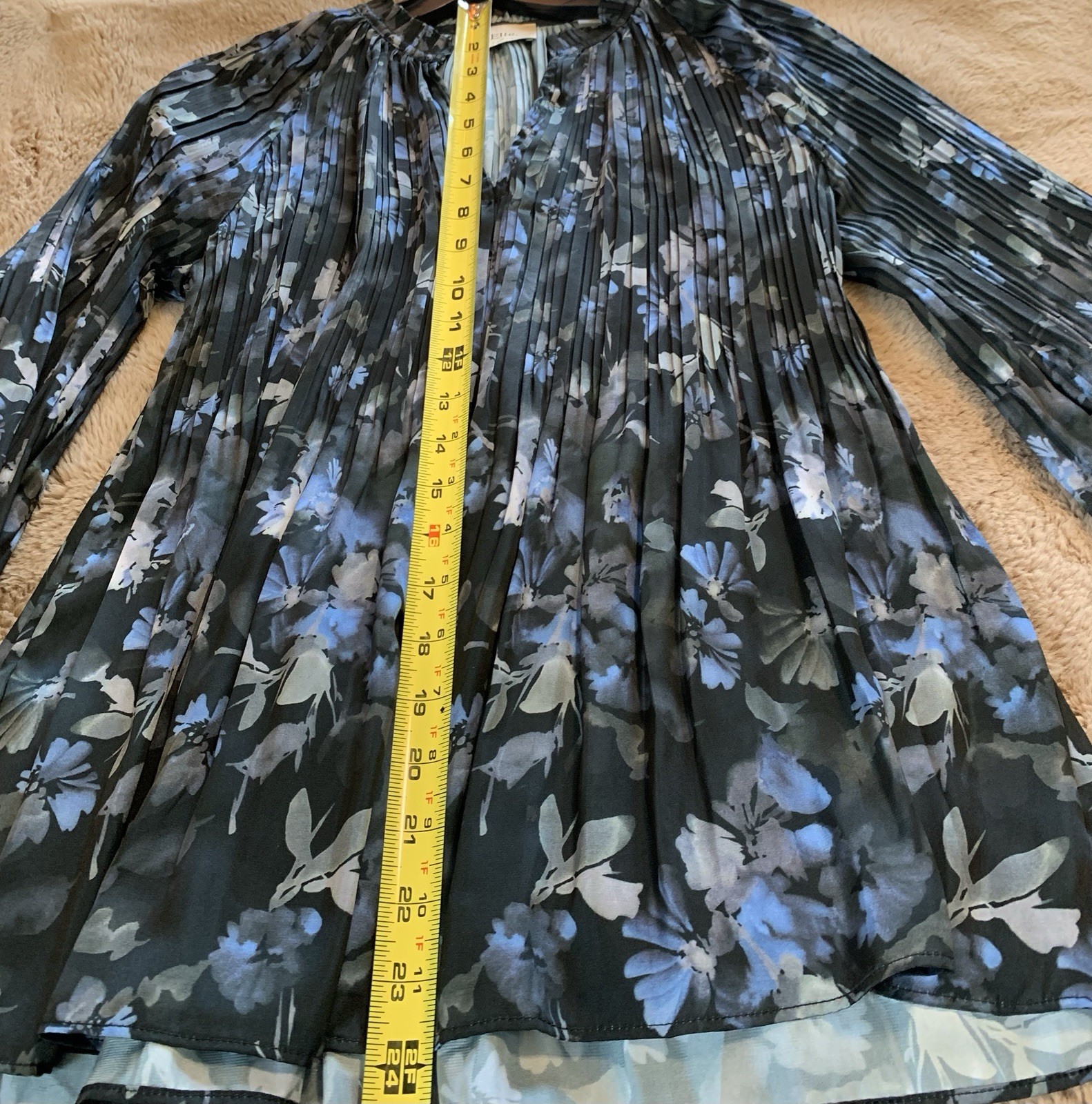 Ellie Tahari Top Stretchy XS -Dress Up Or Down (can Fit Up To Medium)