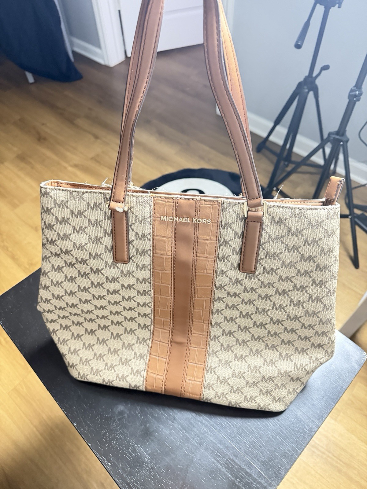 Michael Kors Monogram Tote Bag Beige/Brown Zip Closure Inner Pockets Gold