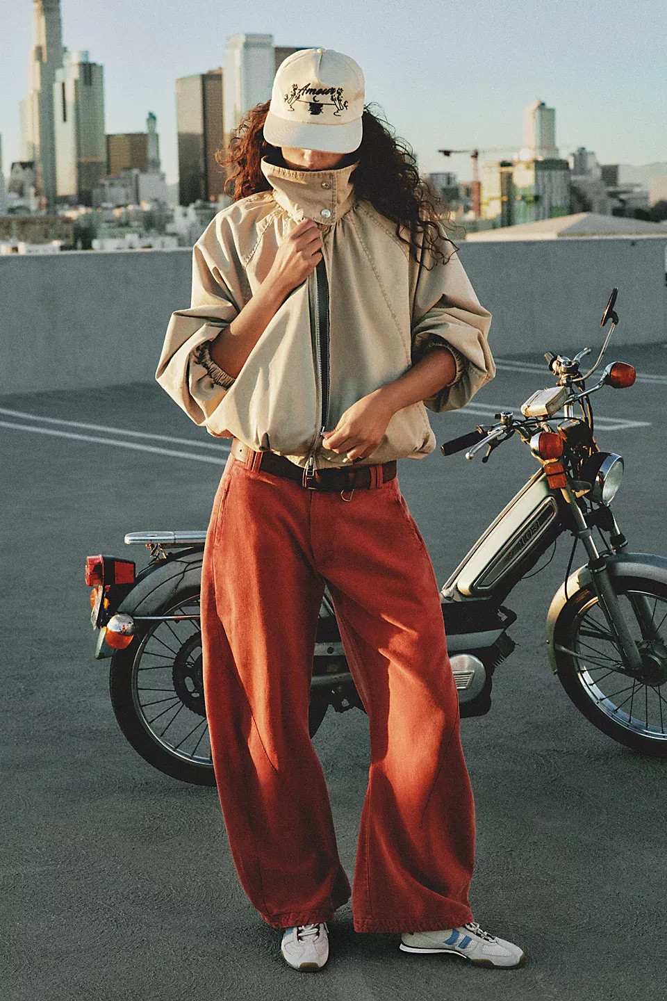 Free People – Spotlight Washed Barrel Chino Trousers
