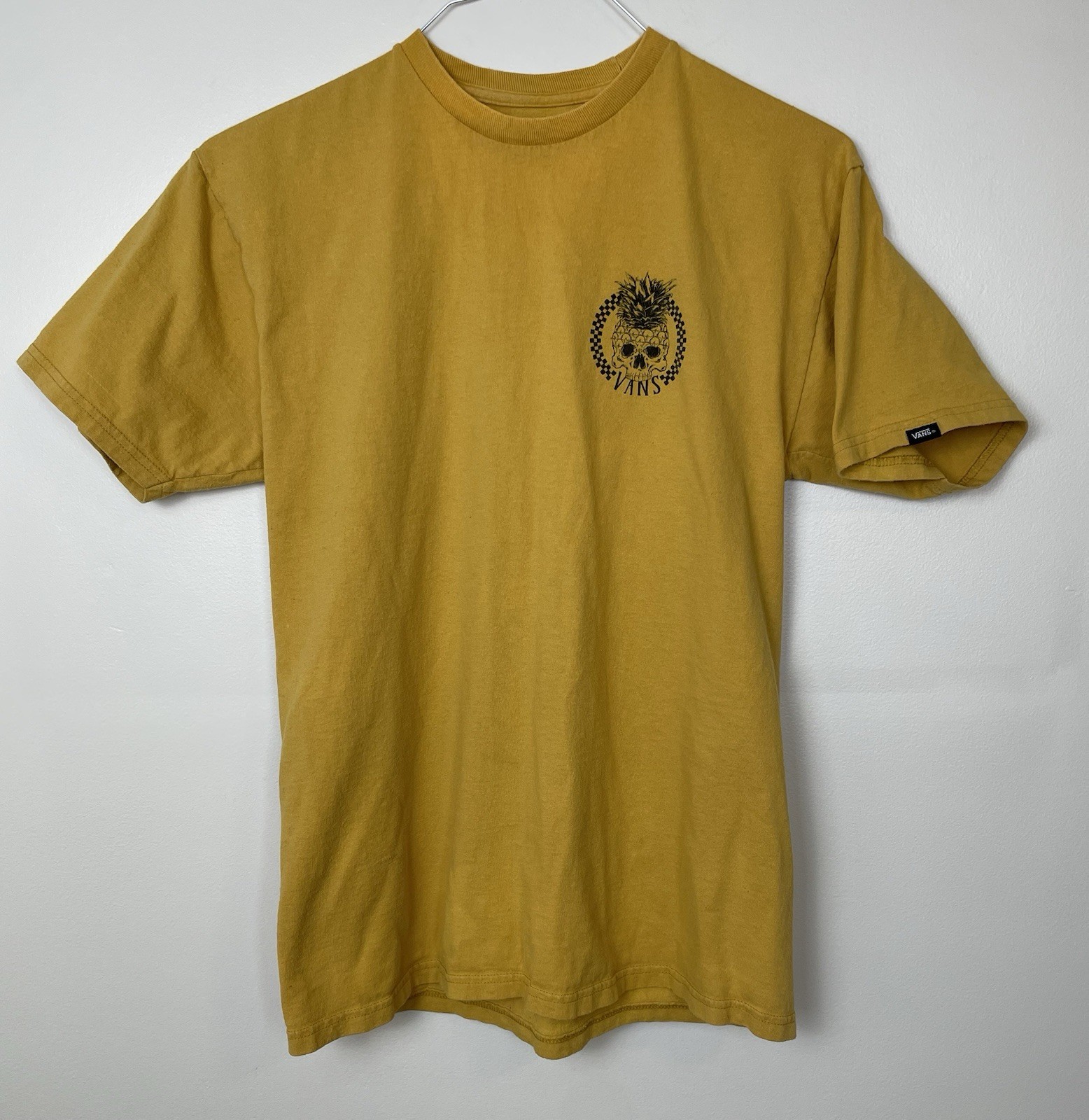 VANS Pineapple Skull Ochre Custom Fit Men’s Yellow Crew Neck T-Shirt Medium