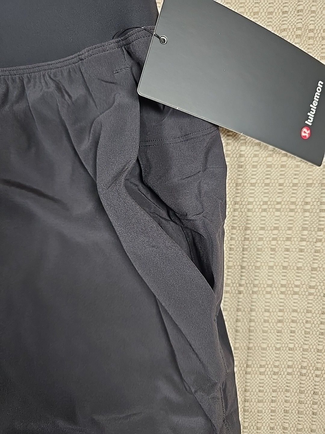 Size Large Lululemon T.H.E. Short 9″ Linerless BLACK LM7AA0S BLK Men’s New NWT
