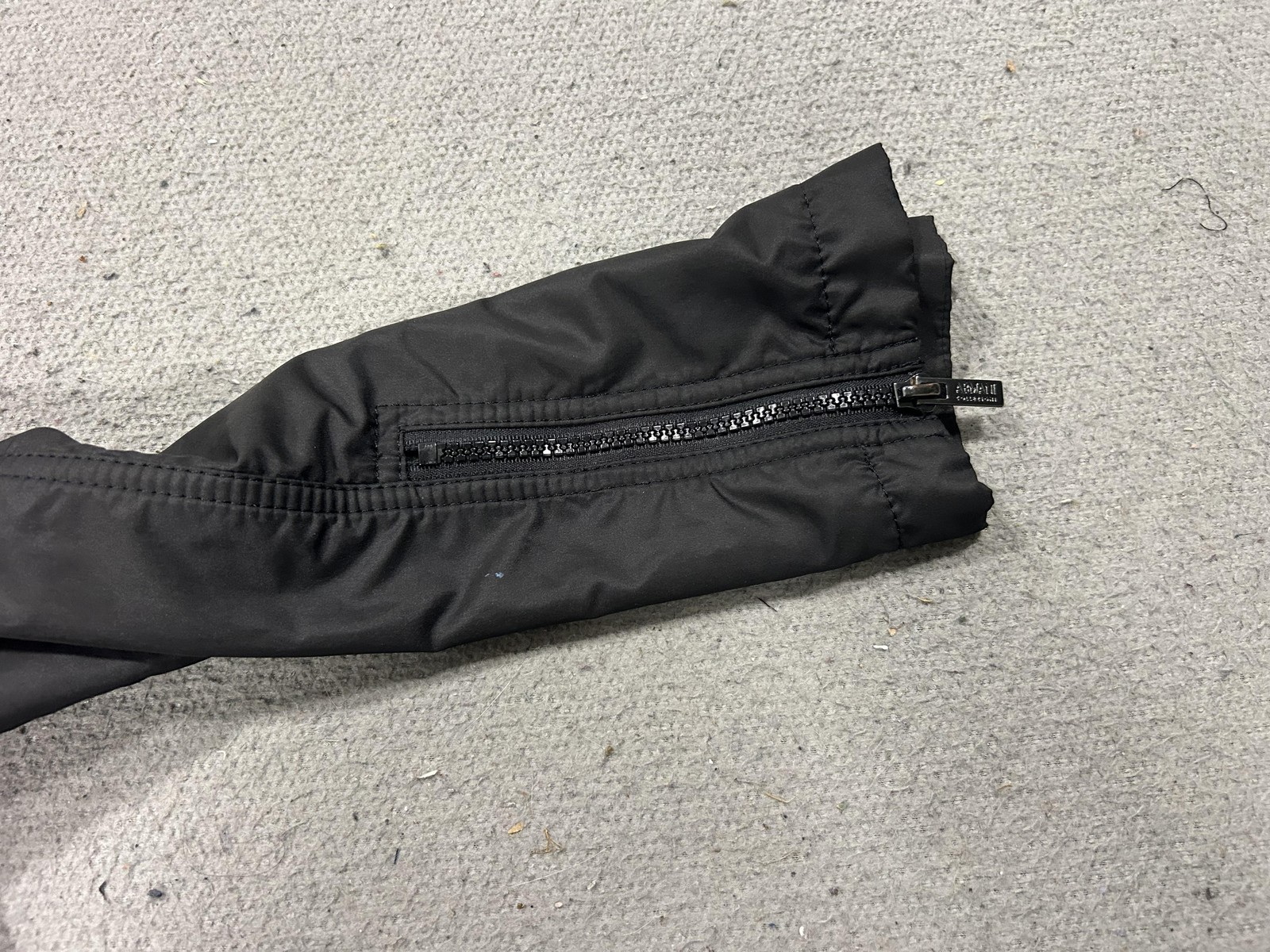 Armani Collezioni Jacket Womens 10 Black Windbreaker Full Zip Travel Luxury
