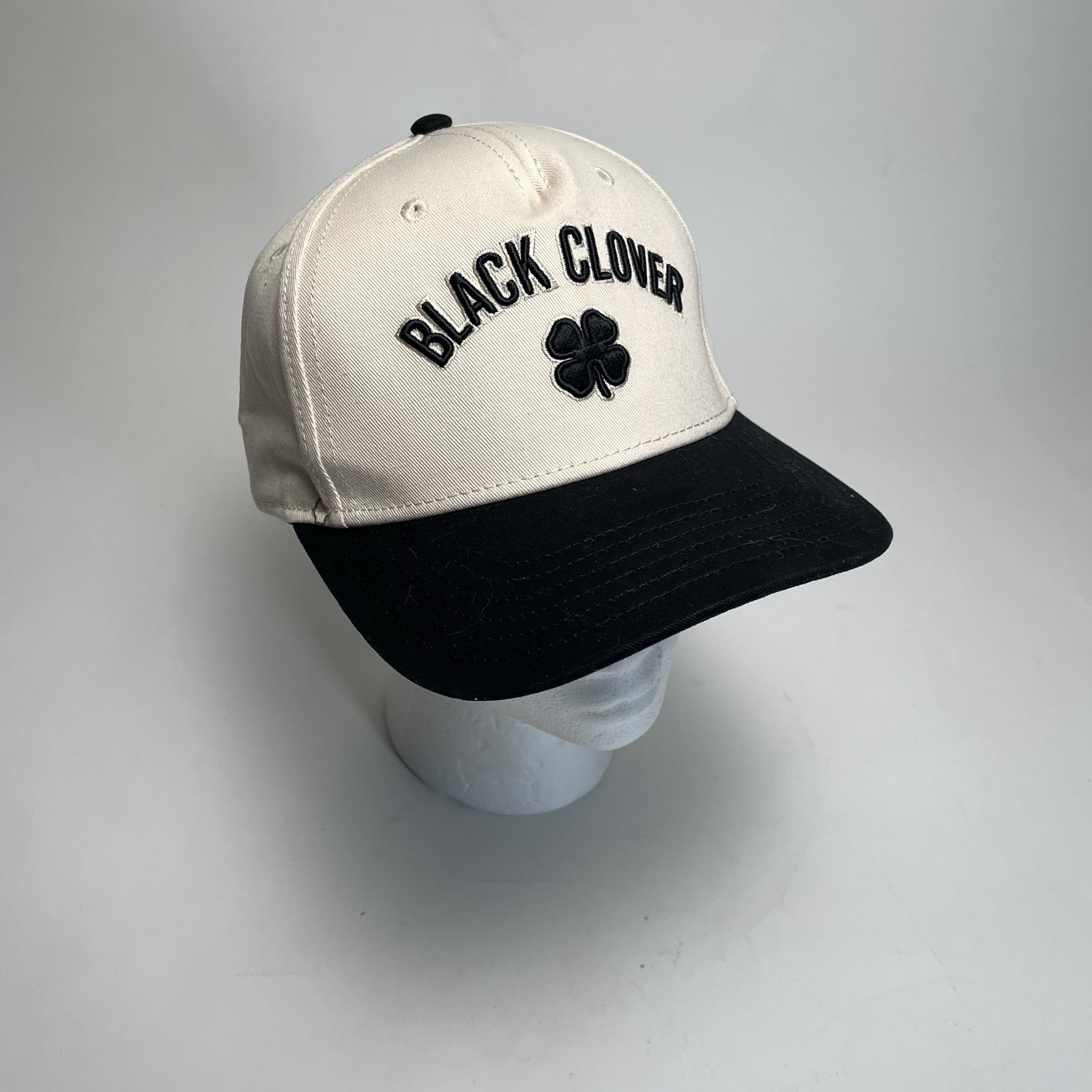 Topgolf Men’s Fitted Hat Cap Cream / Black Live Lucky Clover Golf