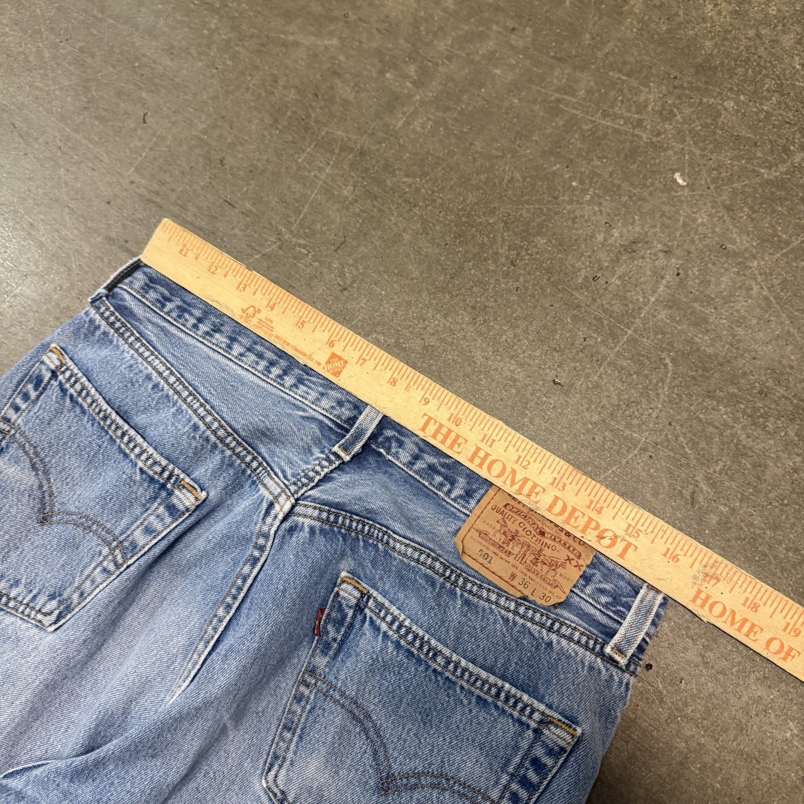 VINTAGE 90s Levi’s 501 Series button fly light wash straight jeans distressed