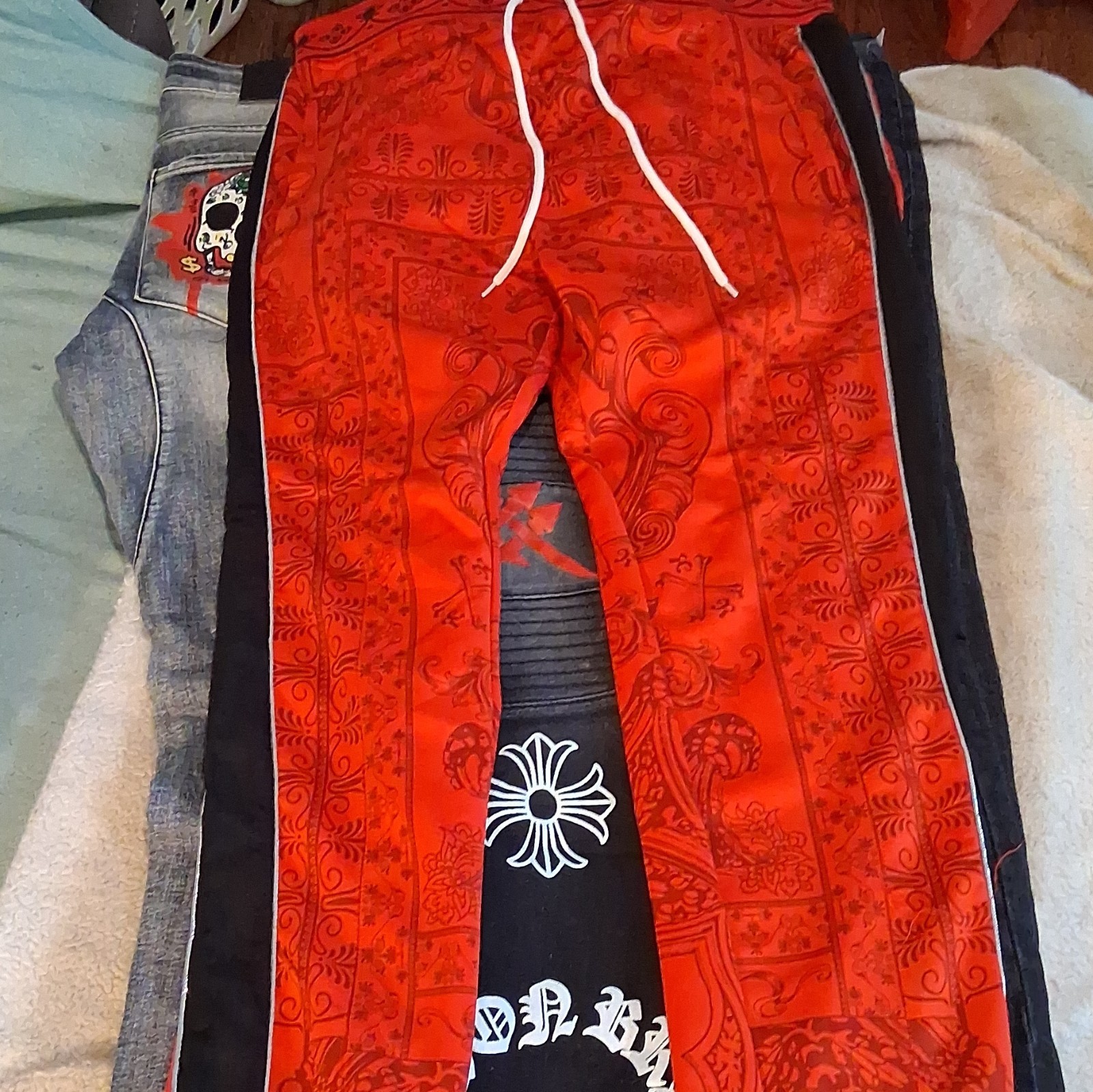 Reason Men’s Lot 2 Sweat pants and 3 Jeans