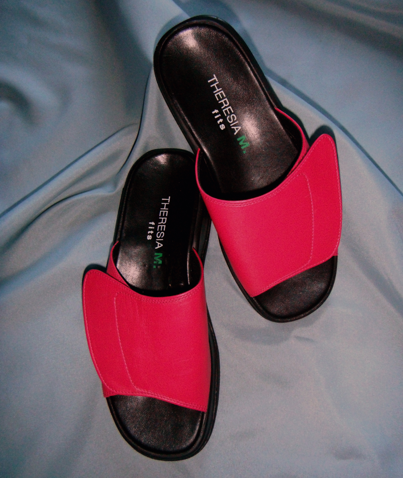 THERESIA M BY NAOT FUCHSIA SLIDE SANDALS, NWOB, US SIZE 5 1/2 – 6