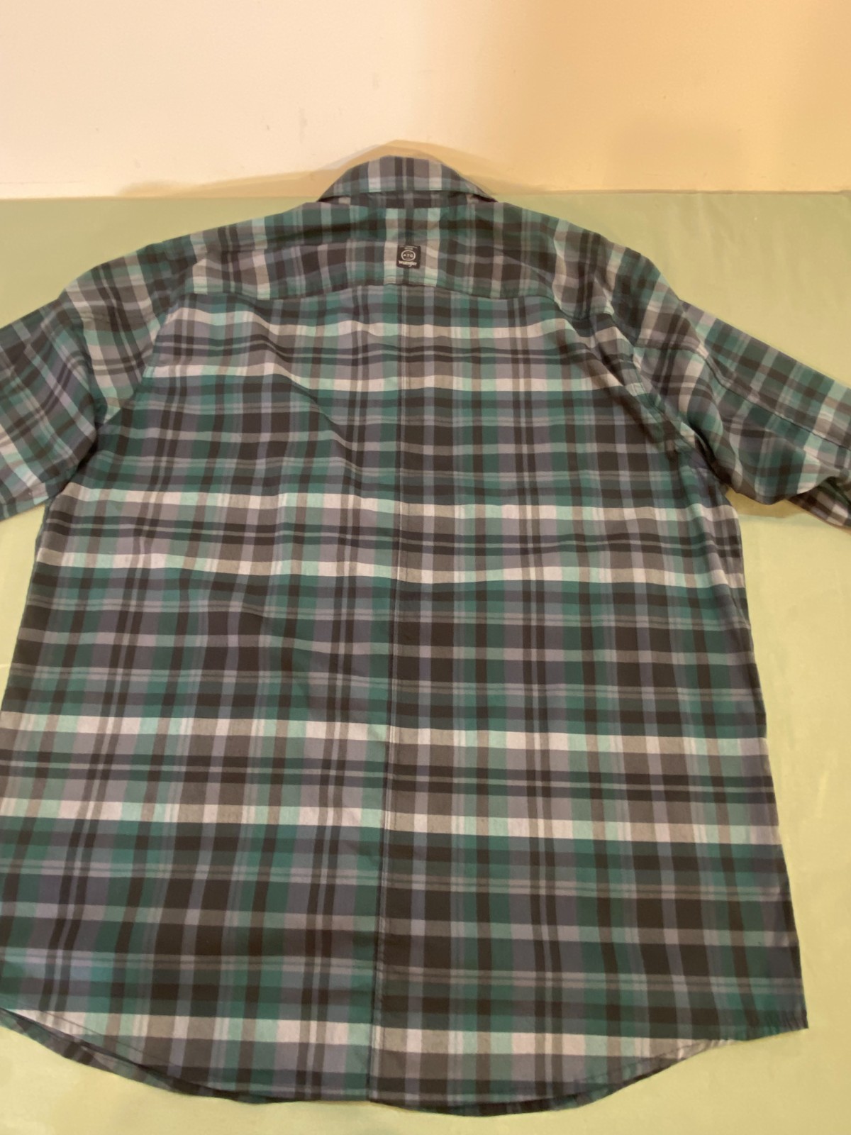 Wrangler ATG Vented Shirt L/S Men’s XL Regular Fit Green Plaid *NWOT*