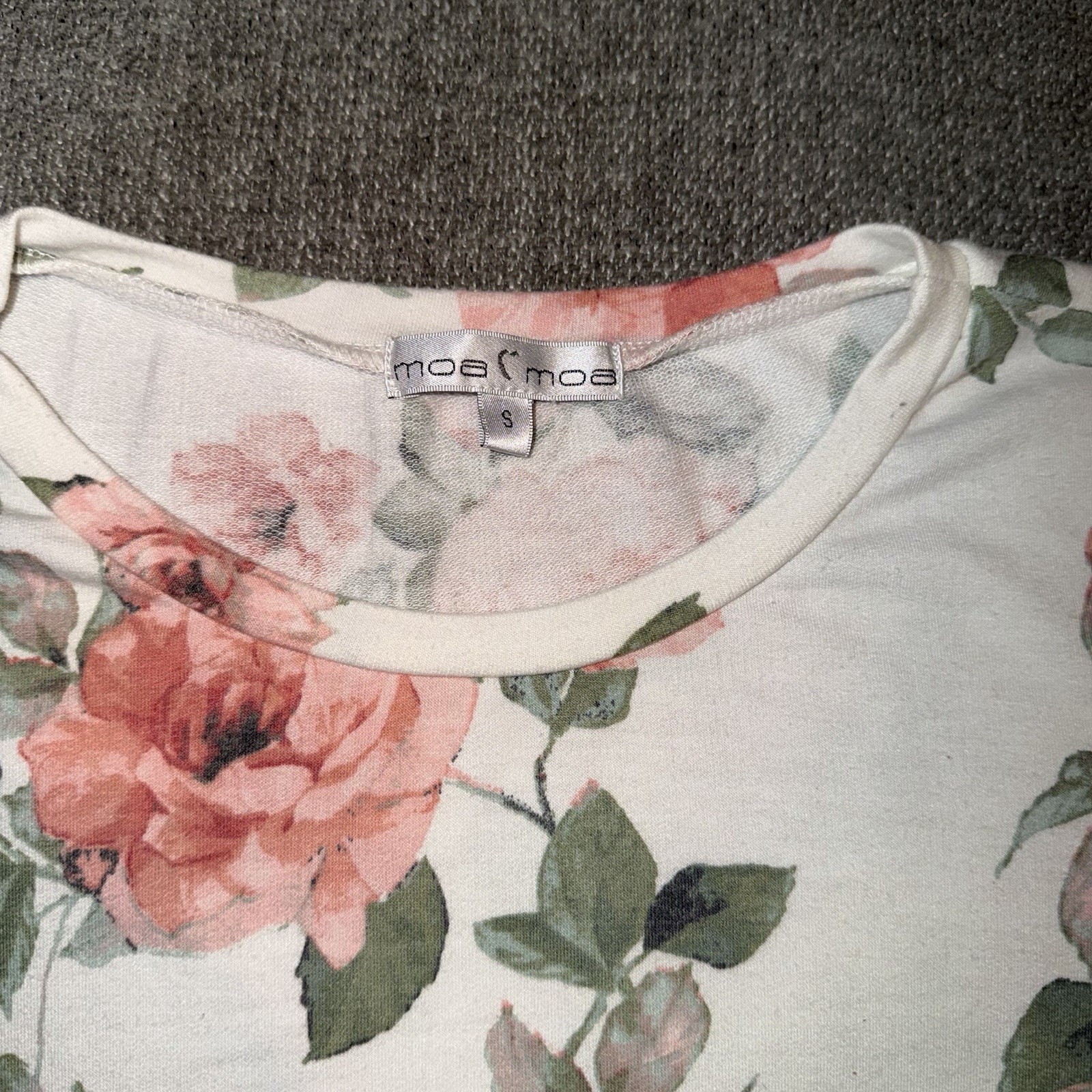 moa moa Women’s S Pink/White Floral Twist Front Round Neck Long Sleeve Tee
