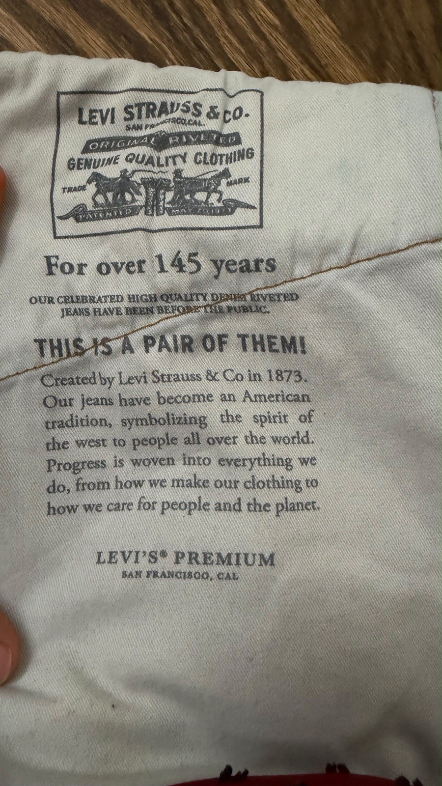 Levi’s Premium Men’s Blue/Red Split Logo Denim Jeans Athletic Taper Stretch