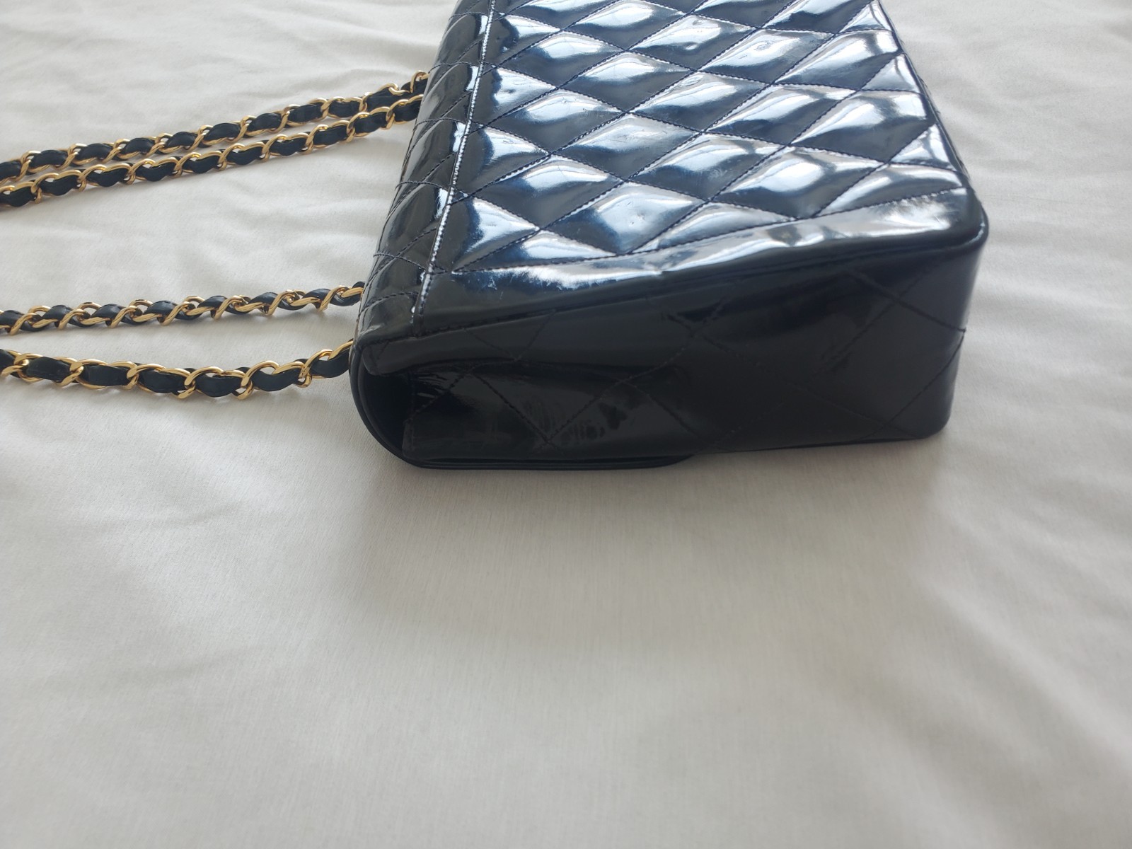 CHANEL Black Shoulder Bag 24k Gold Chain Strap CC Logo in Pattent Leather