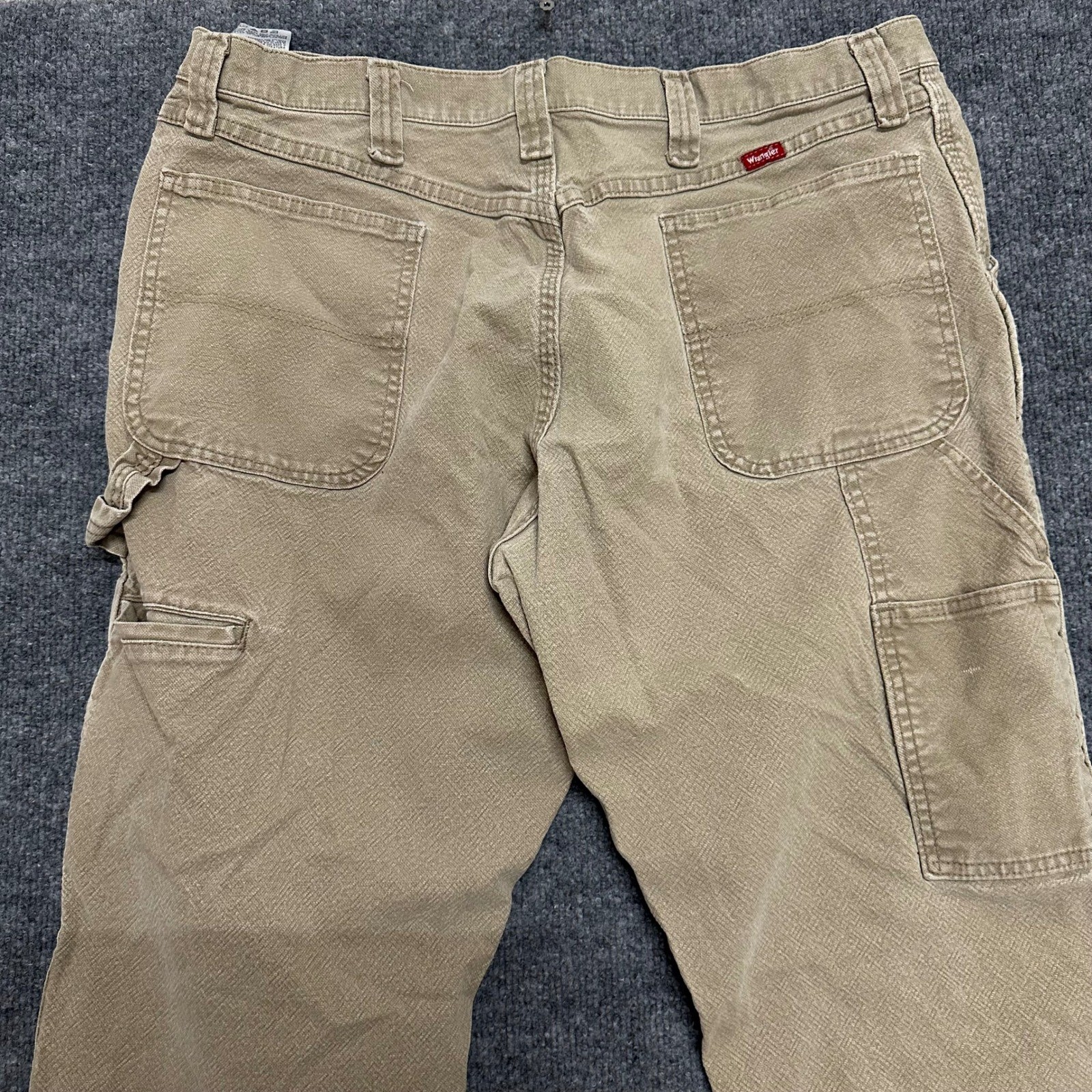 Wrangler Carpenter Pants Mens Size 38×32 Tan Khaki Relaxed Fit Utility Workwear