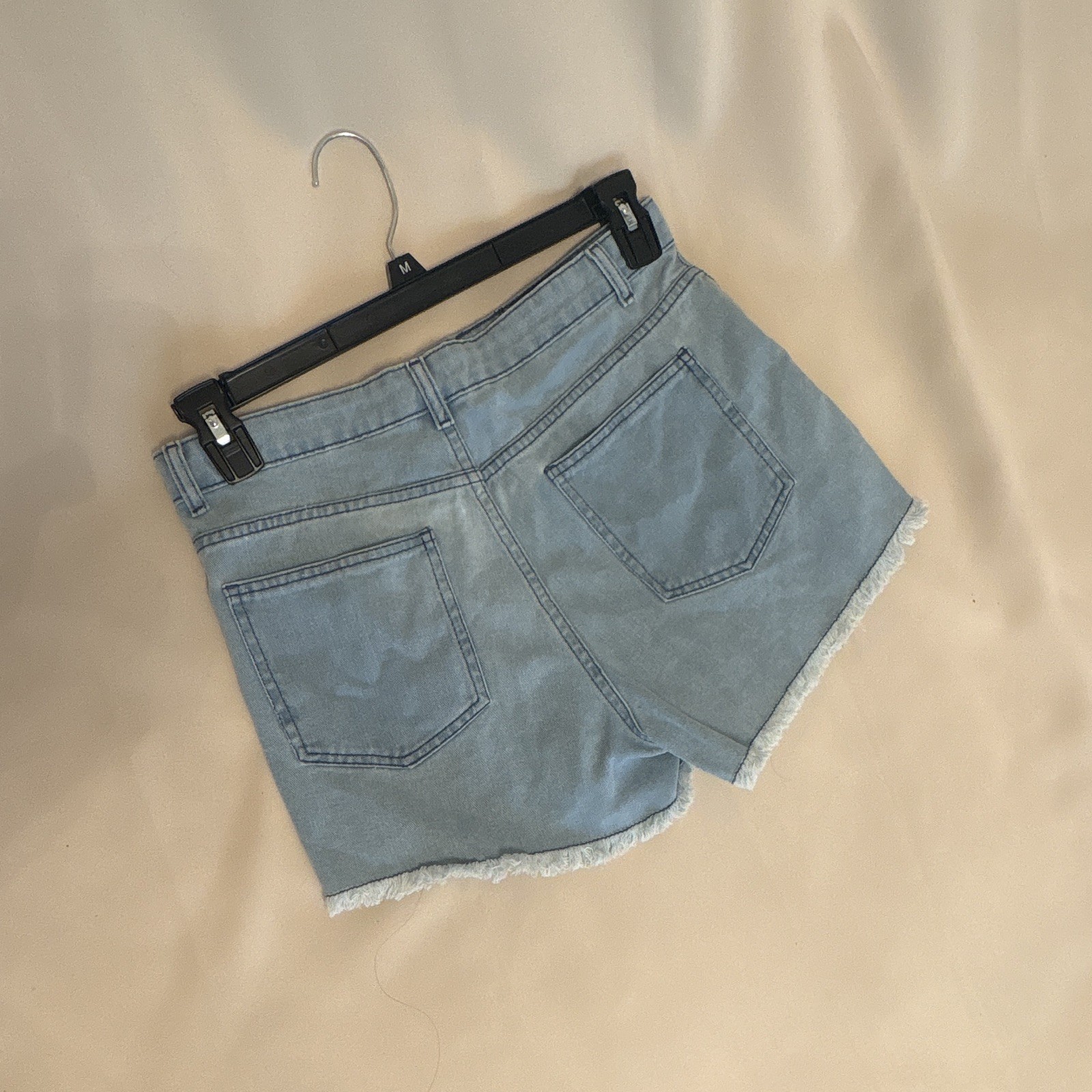 Women’s Light Wash Blue Denim Cut Off Shorts Frayed Hem 5-Pocket Size L