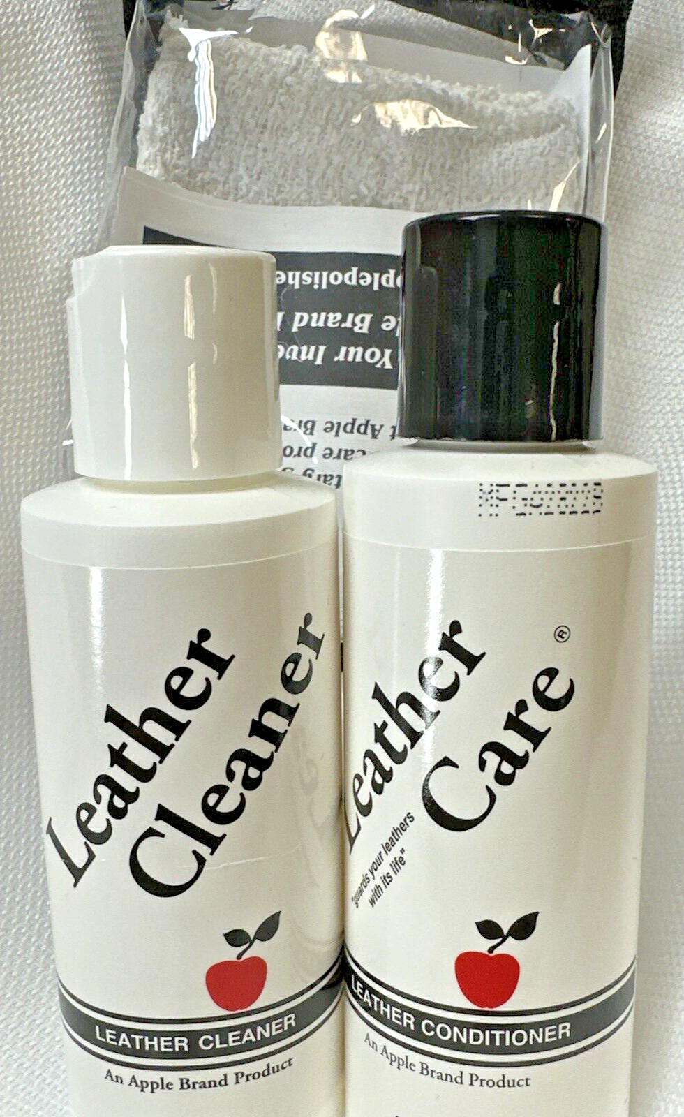 Apple Brand Leather Care Kit 4 oz Cleaner & 4 oz Conditioner + Cleaning Cloth
