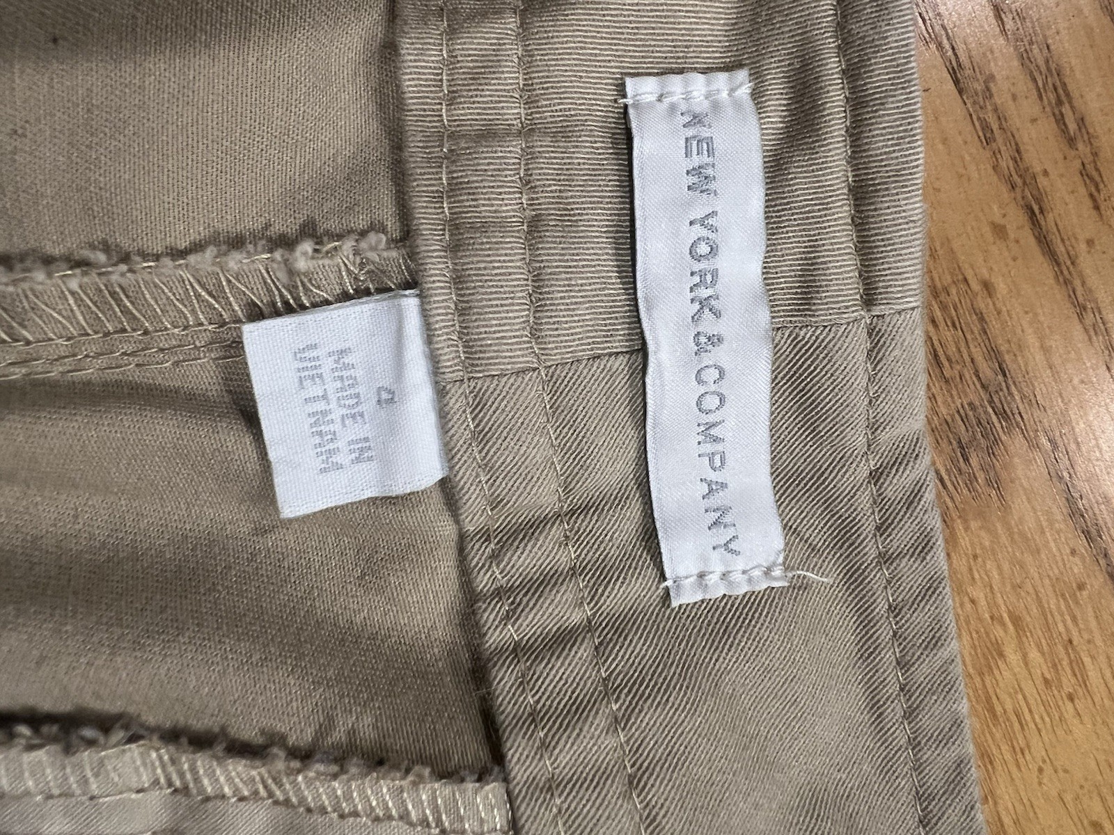 Women’s New York & Company Beige Shorts Size 4 W30” Length 22” Inseam 13”