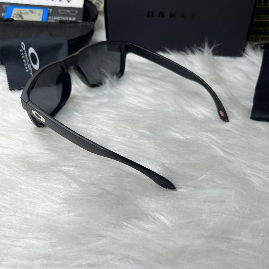 Oakley Holbrook Sunglasses Matte Black Frame Polarized Black Lens UV400 New
