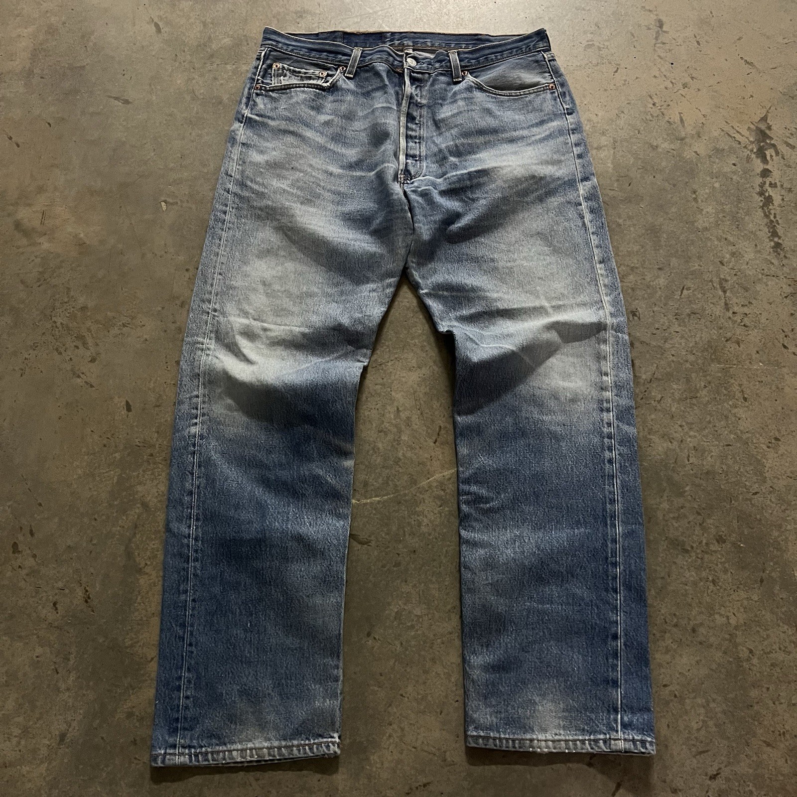 Vintage Levi’s 501XX Jeans 38×33 Made in USA Button Fly Straight Light Denim
