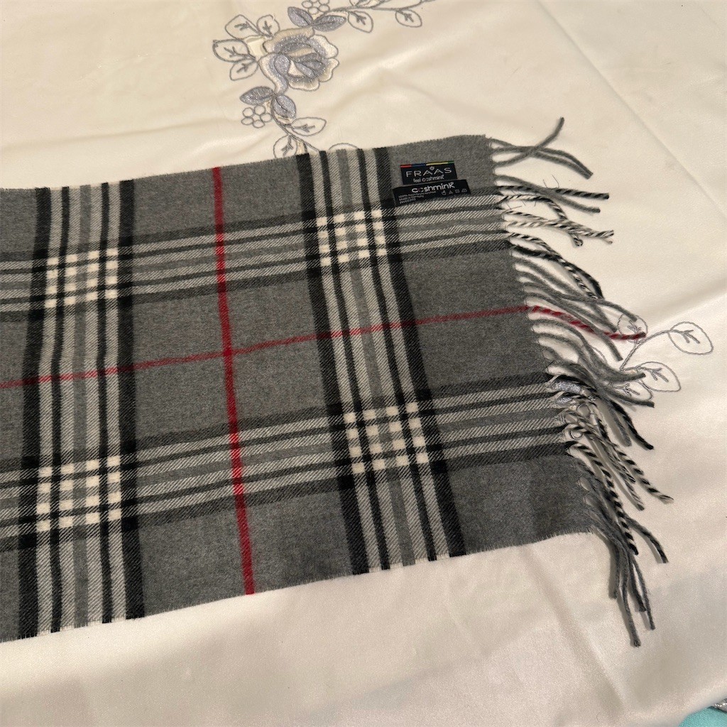 V. Fraas (FRAAS) Scarf Unisex Gray Plaid Fringe Wrap Soft Warm Cashmere Feel