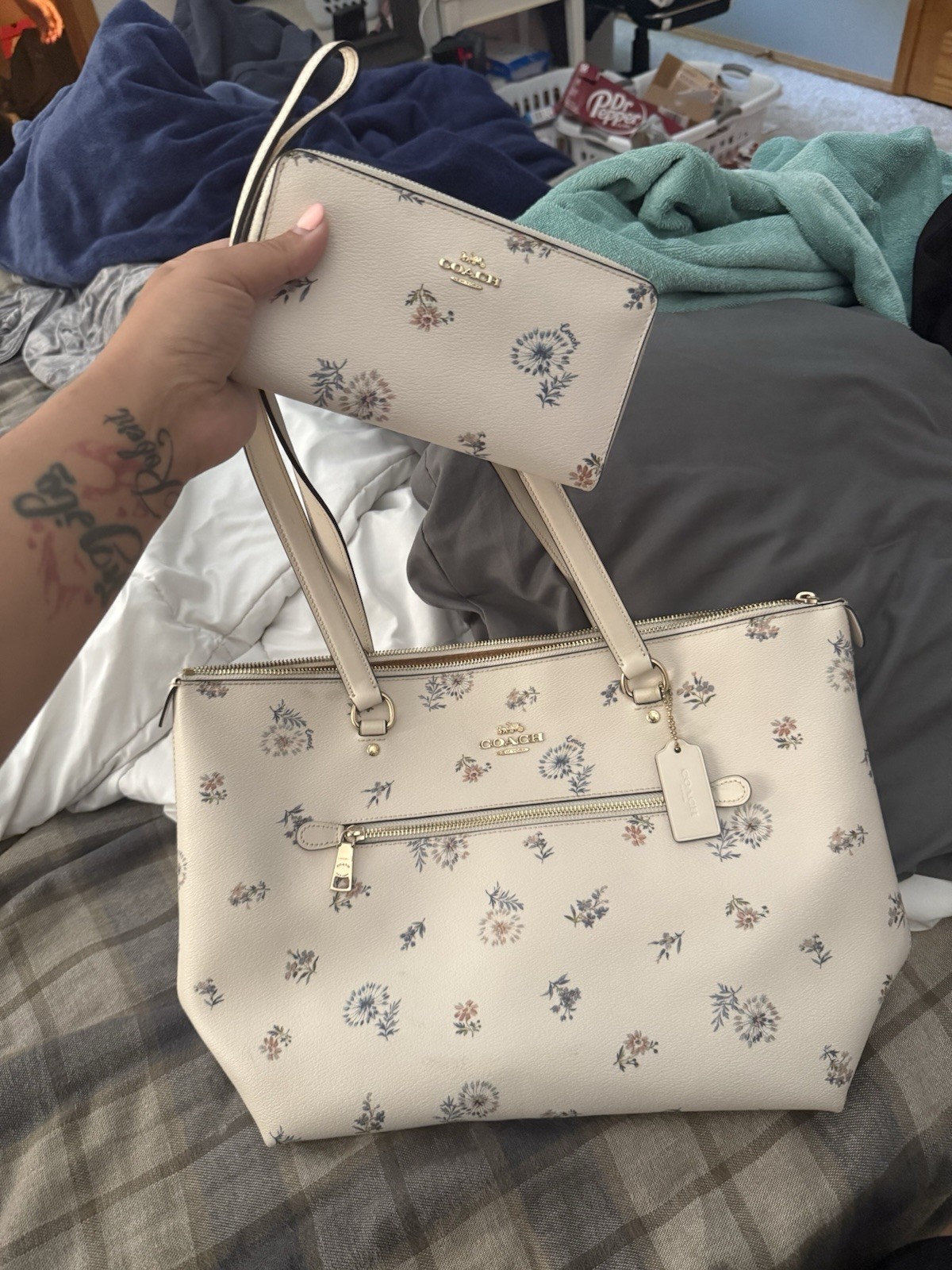 Coach Floral Print Zip Tote Shoulder Bag Purse with Matching Wristlet