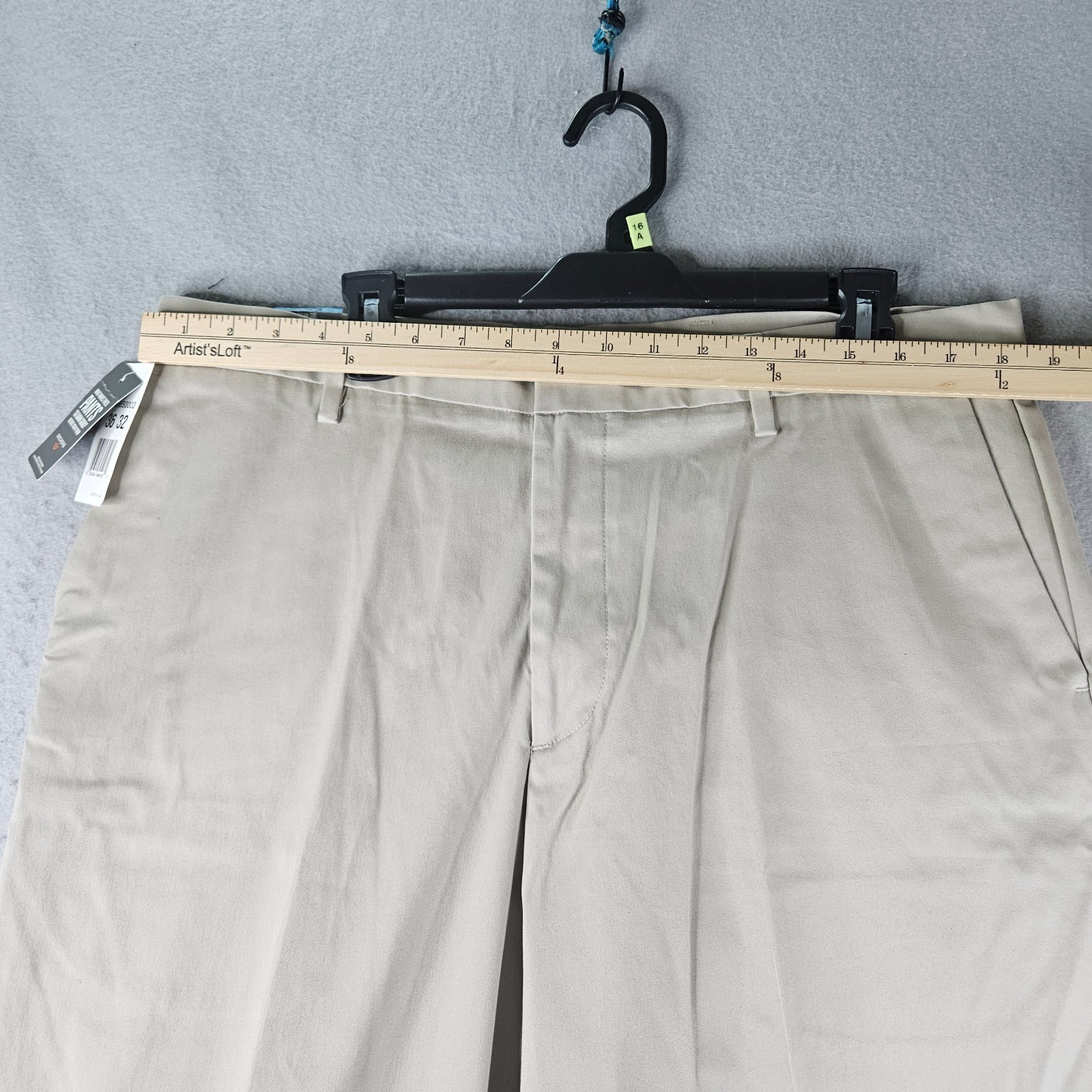 NEW Dockers Khaki Pants Mens 36×32 Beige Relaxed Business Office No Iron Flat