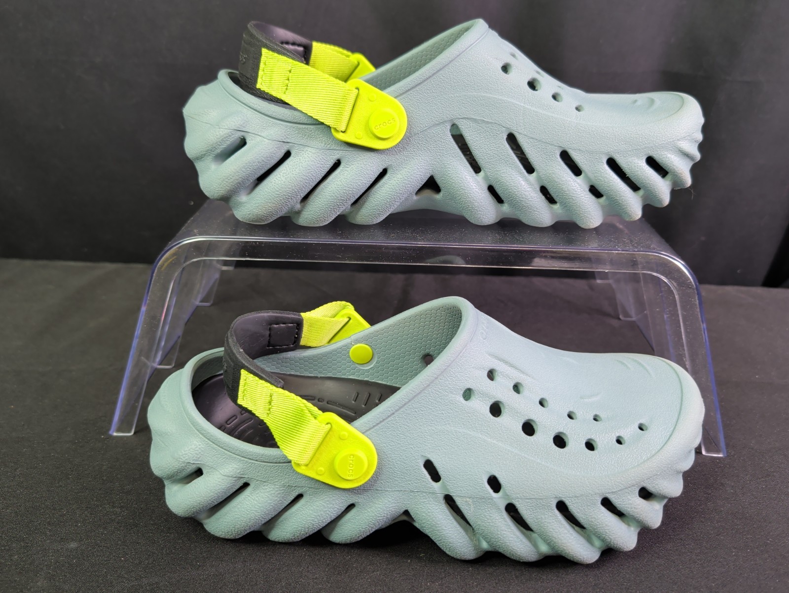 Crocs Echo Clog “Pond” size Blue/Black-Volt 207937-3YO Sz J6 W8 M6