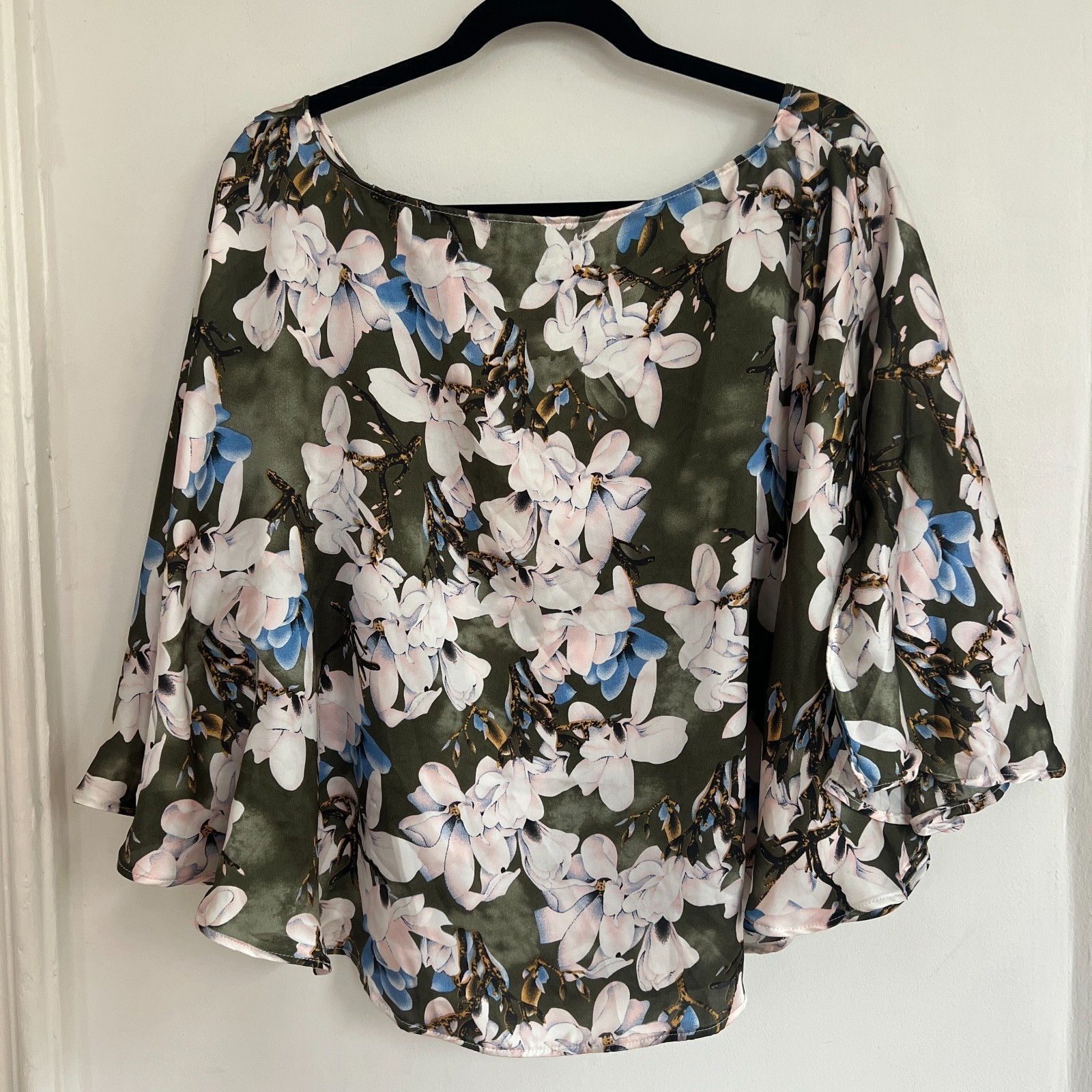 Floral Satin Blouse Women’s M Bell Sleeve Boho Tunic Top Cottagecore Romantic