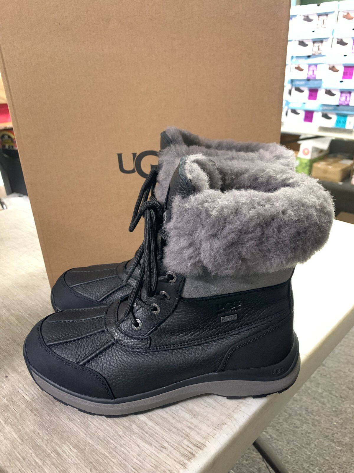 NIB 100% AUTHENTIC Women’s UGG Adirondack Black Boots Sheepskin – Pick Size