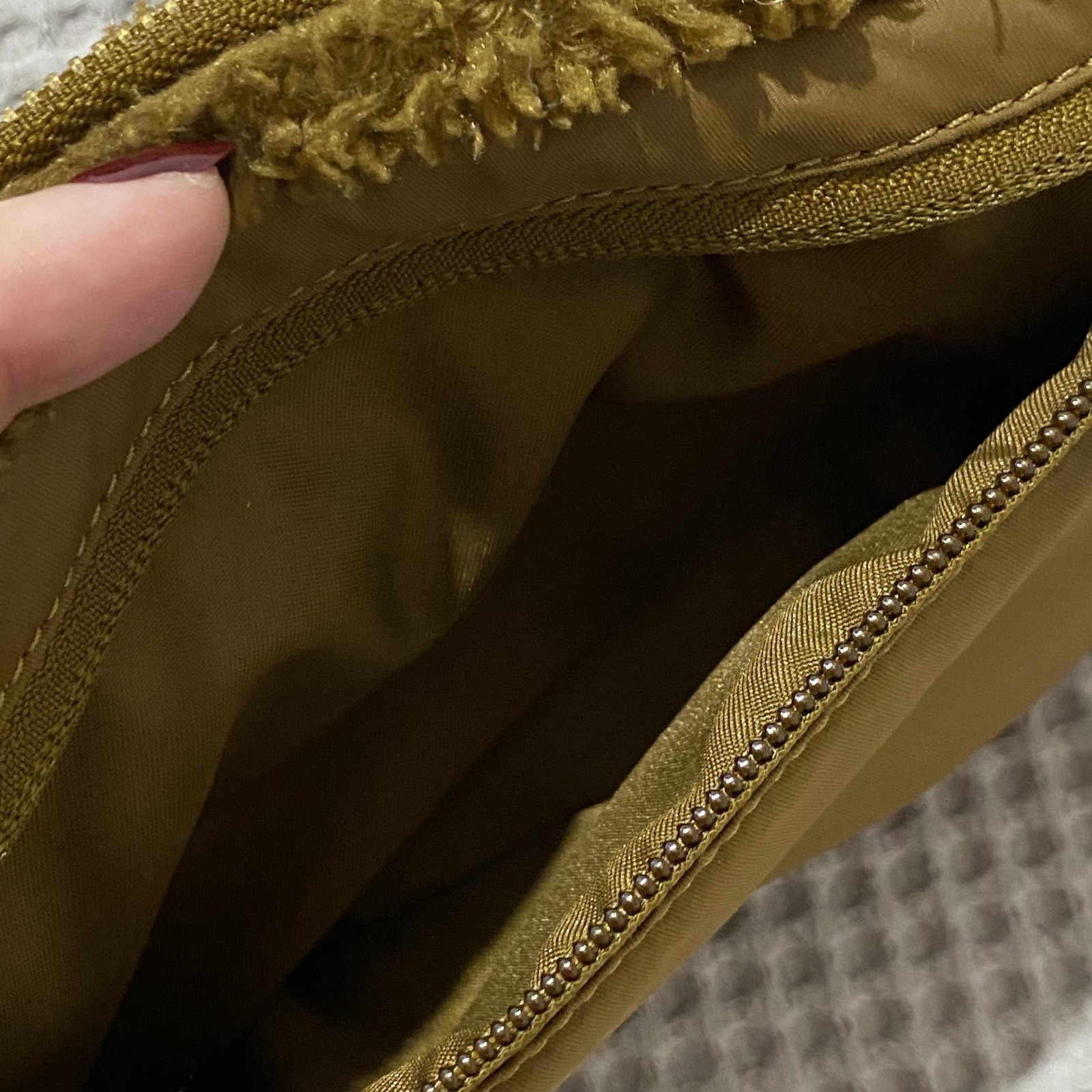 Lululemon Everywhere Belt Bag Fleece White Sherpa Fanny Shoulder Waist Zip