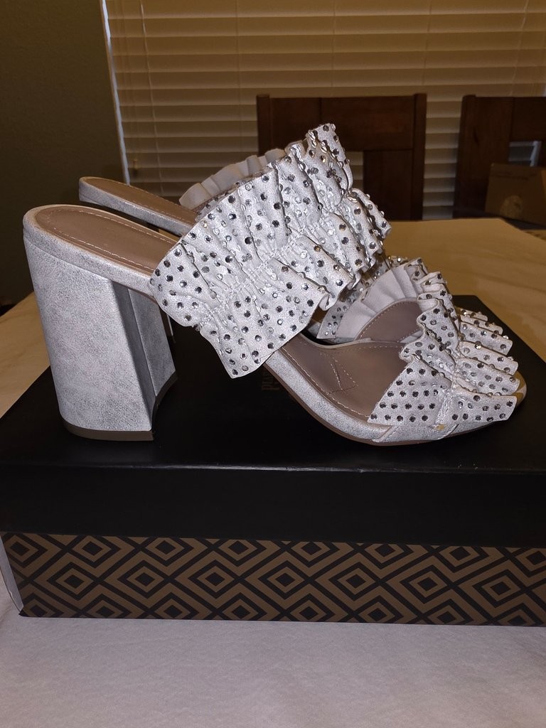 Charles David Royals Rhinestone Sandals Sz 9M NIB