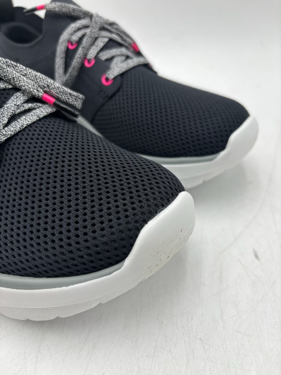 Oofos OOMY STRIDE Women’s NEW Casual Shoes White/Black Multiple Sizes