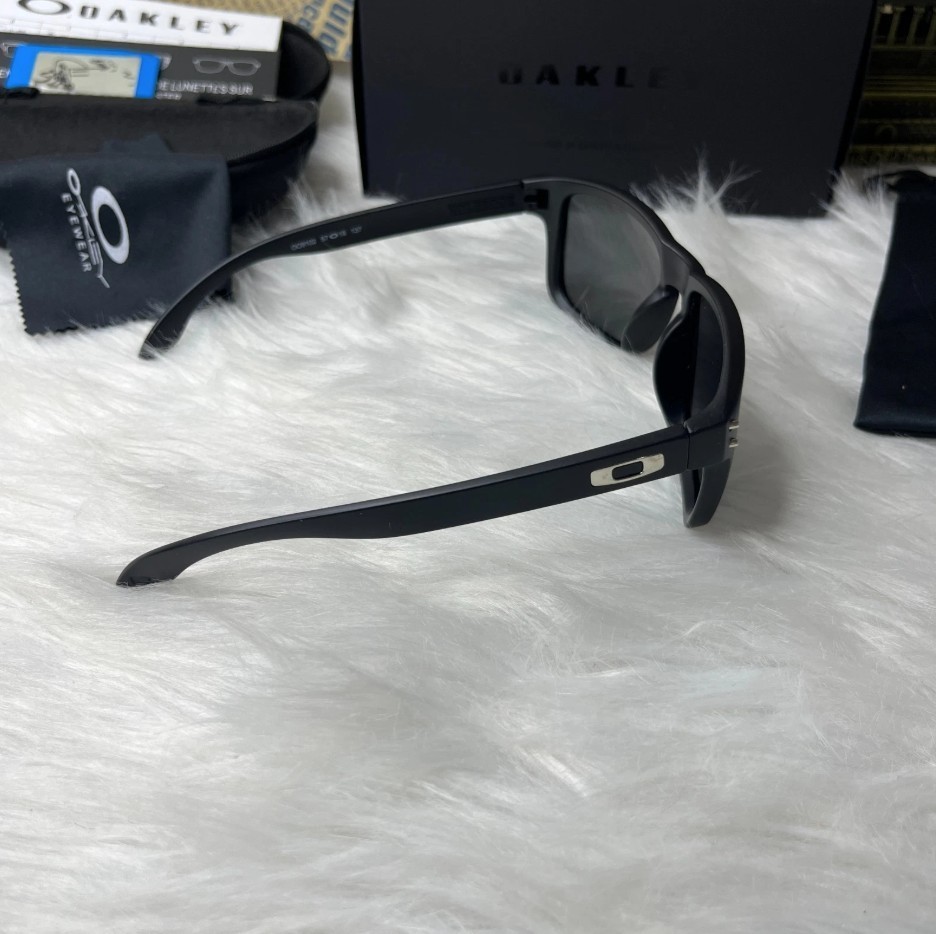 Oakley Holbrook Sunglasses Matte Black Frame Polarized Black Lens UV400 New