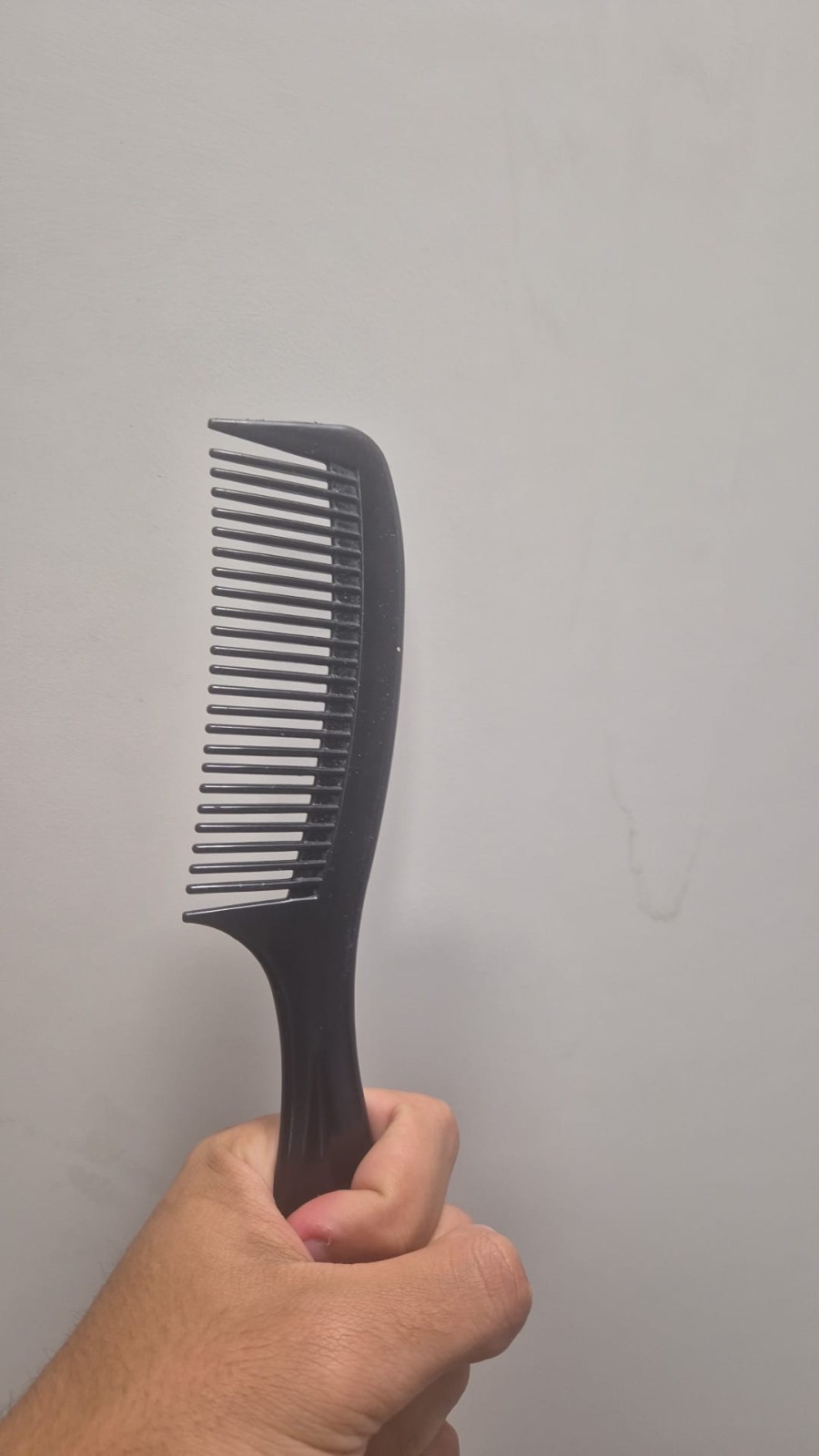 Used Professional Black Hair Comb – Durable Styling Tool for Salon & Home Use