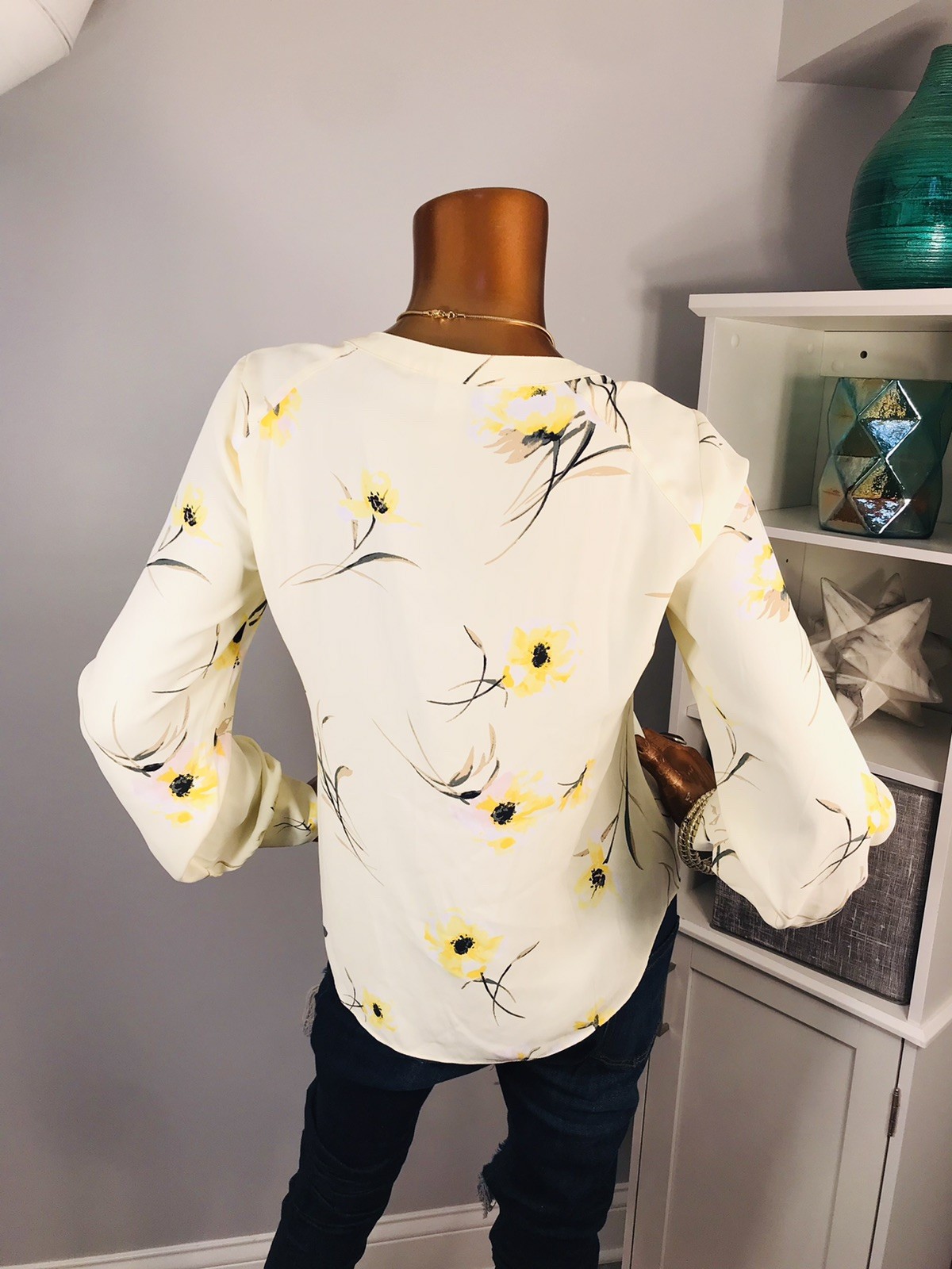 WHBM S Top NWT $69 Sheer Summer Button Up Shirt Blouse Floral Soft Long Sl V Cut