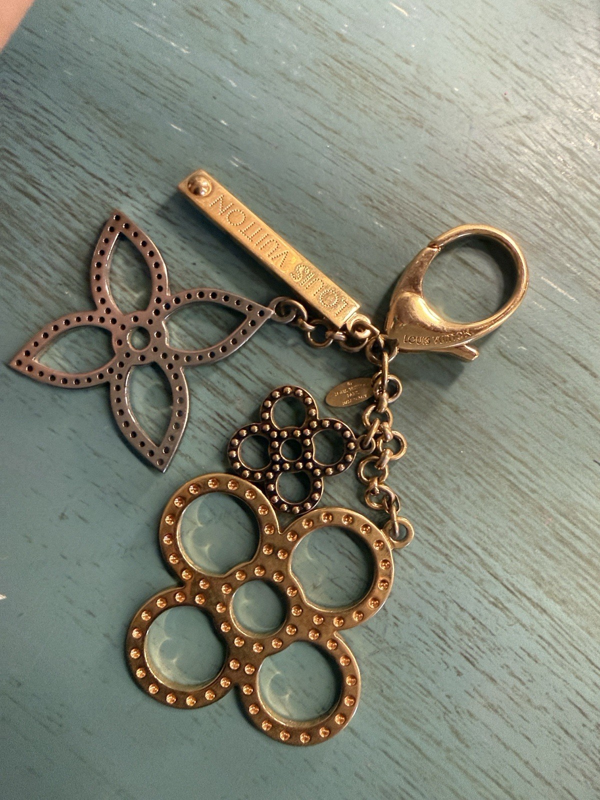 Louis Vuitton Women’s Metal Key Chain Gold/Silver Logo Chain Charm
