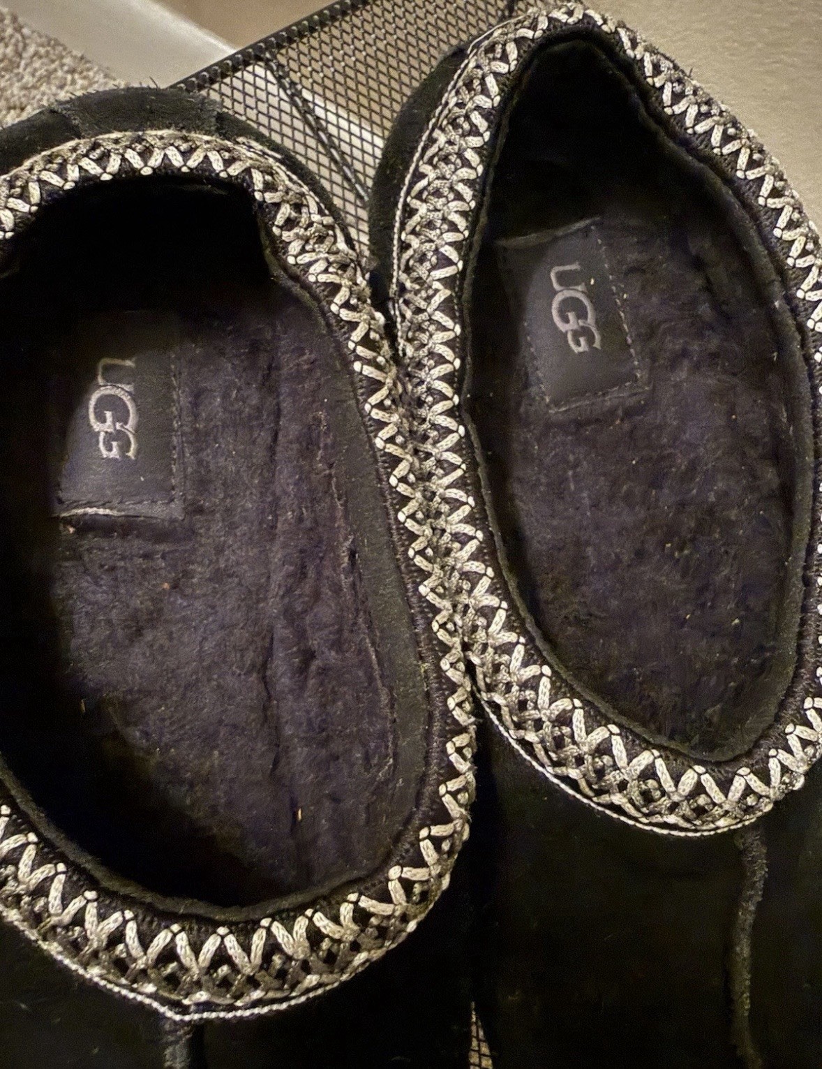 Ugg Tasmin Slippers Black Suede Mens 7.5 Womens 9 runs LARGE Stretched Broken In