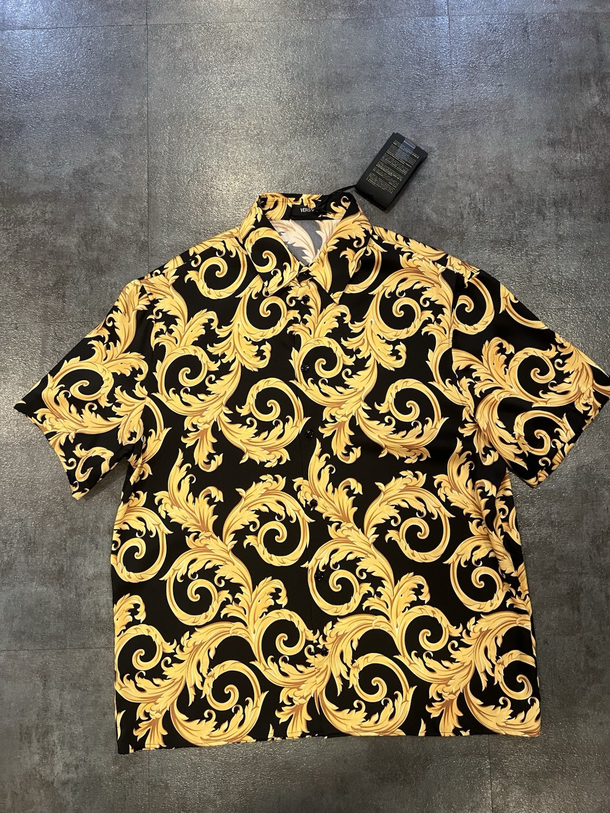 $1050 VERSACE Men’s Black Gold Barocco Shirt 50 LARGE See Measurements